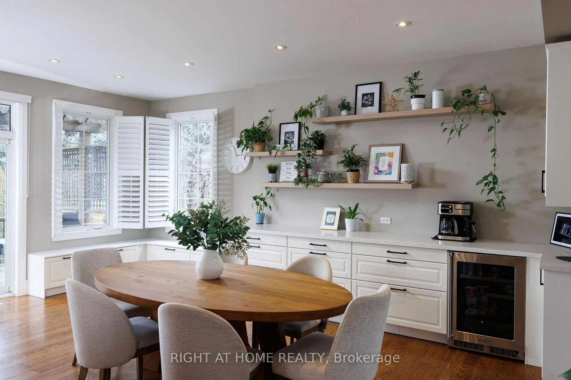Photo 5 of 3 Dunning Crescent, Etobicoke, Alderwood — HOMEH