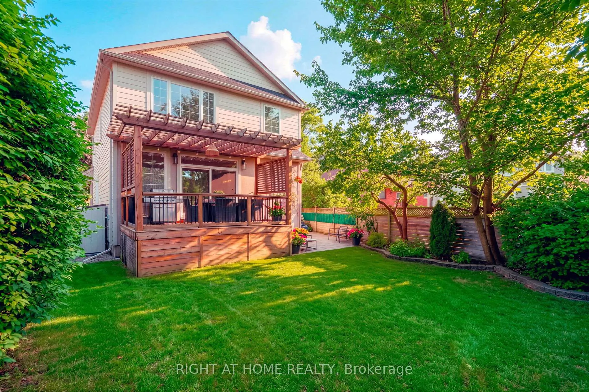 Photo 11 of 3 Dunning Crescent, Etobicoke, Alderwood — HOMEH