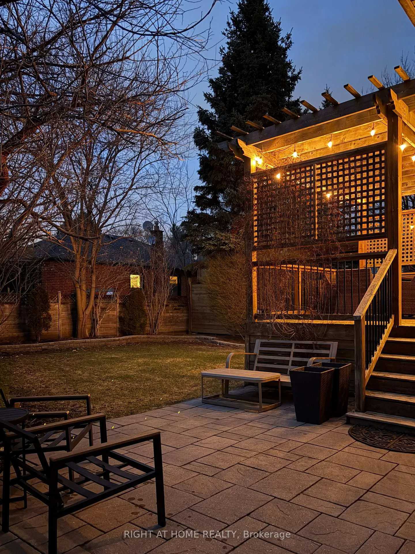 Photo 30 of 3 Dunning Crescent, Etobicoke, Alderwood — HOMEH