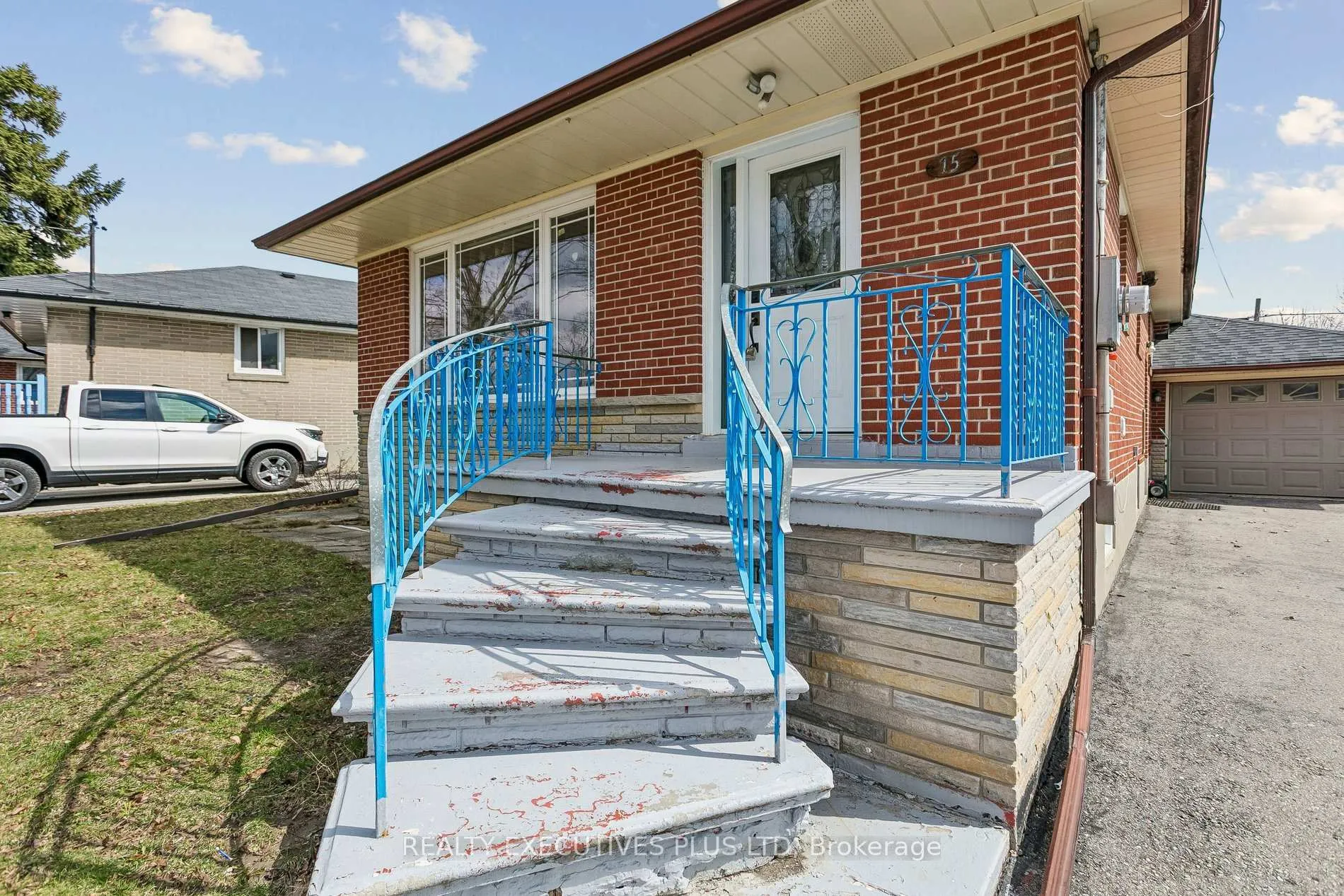 Photo 2 of 15 Dittmer Crescent, Etobicoke, West Humber-Clairville — HOMEH