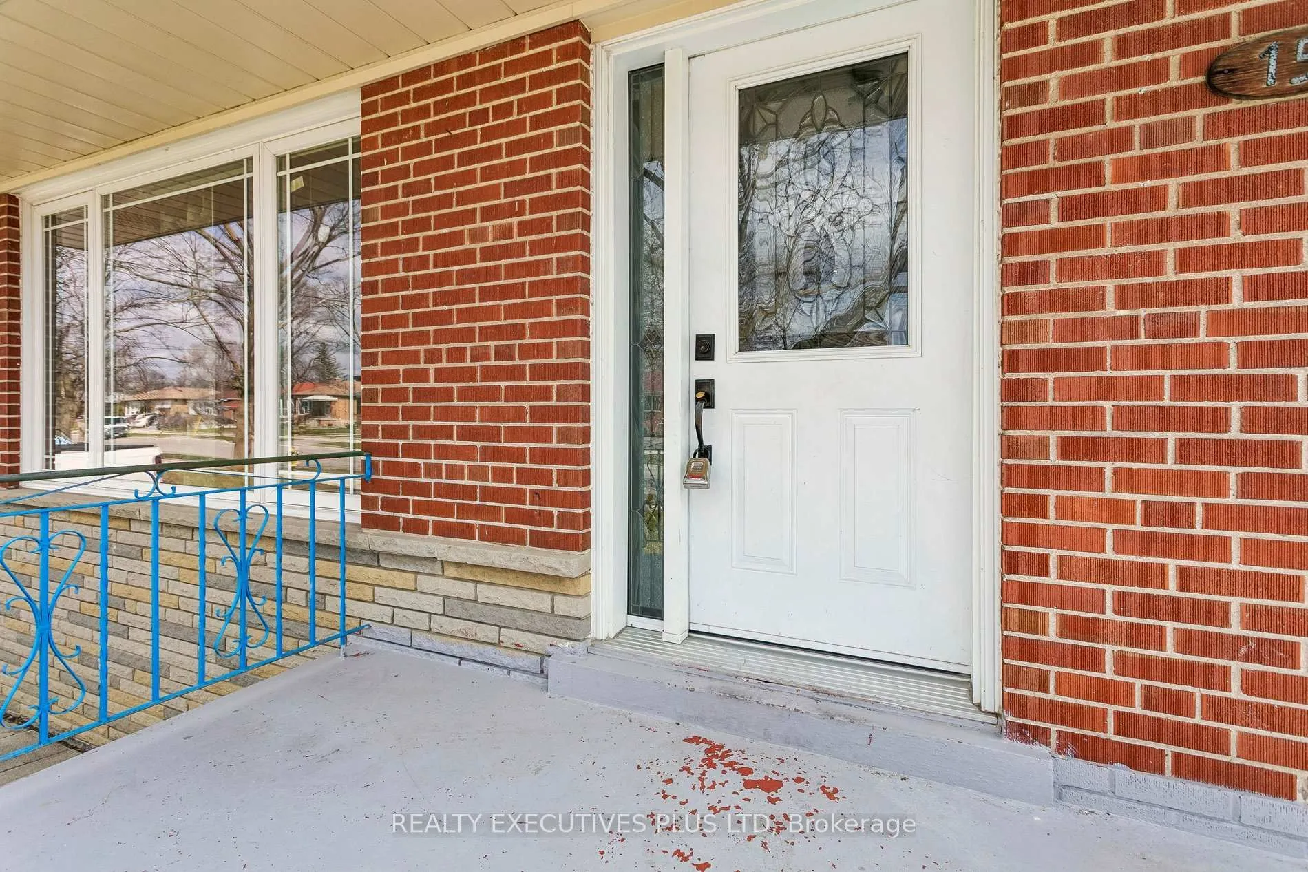 Photo 3 of 15 Dittmer Crescent, Etobicoke, West Humber-Clairville — HOMEH