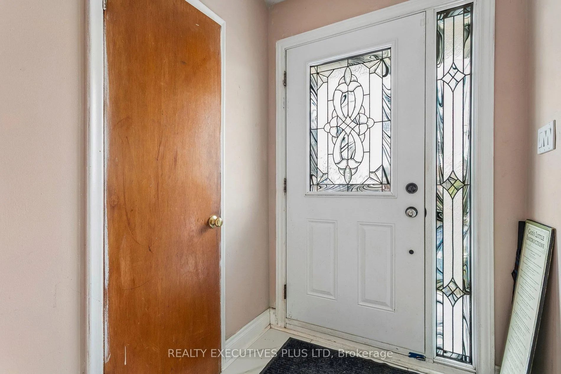 Photo 4 of 15 Dittmer Crescent, Etobicoke, West Humber-Clairville — HOMEH