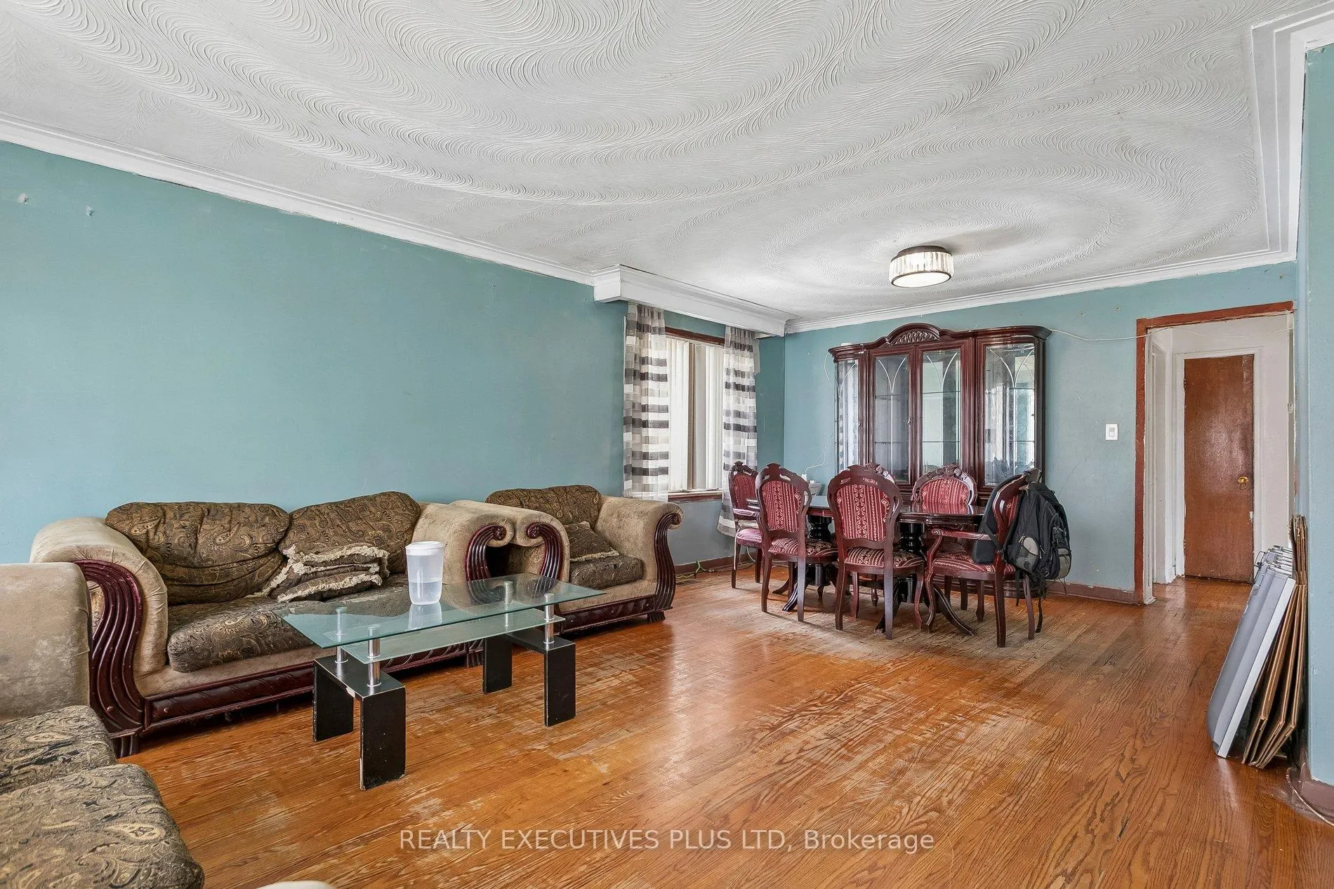 Photo 5 of 15 Dittmer Crescent, Etobicoke, West Humber-Clairville — HOMEH