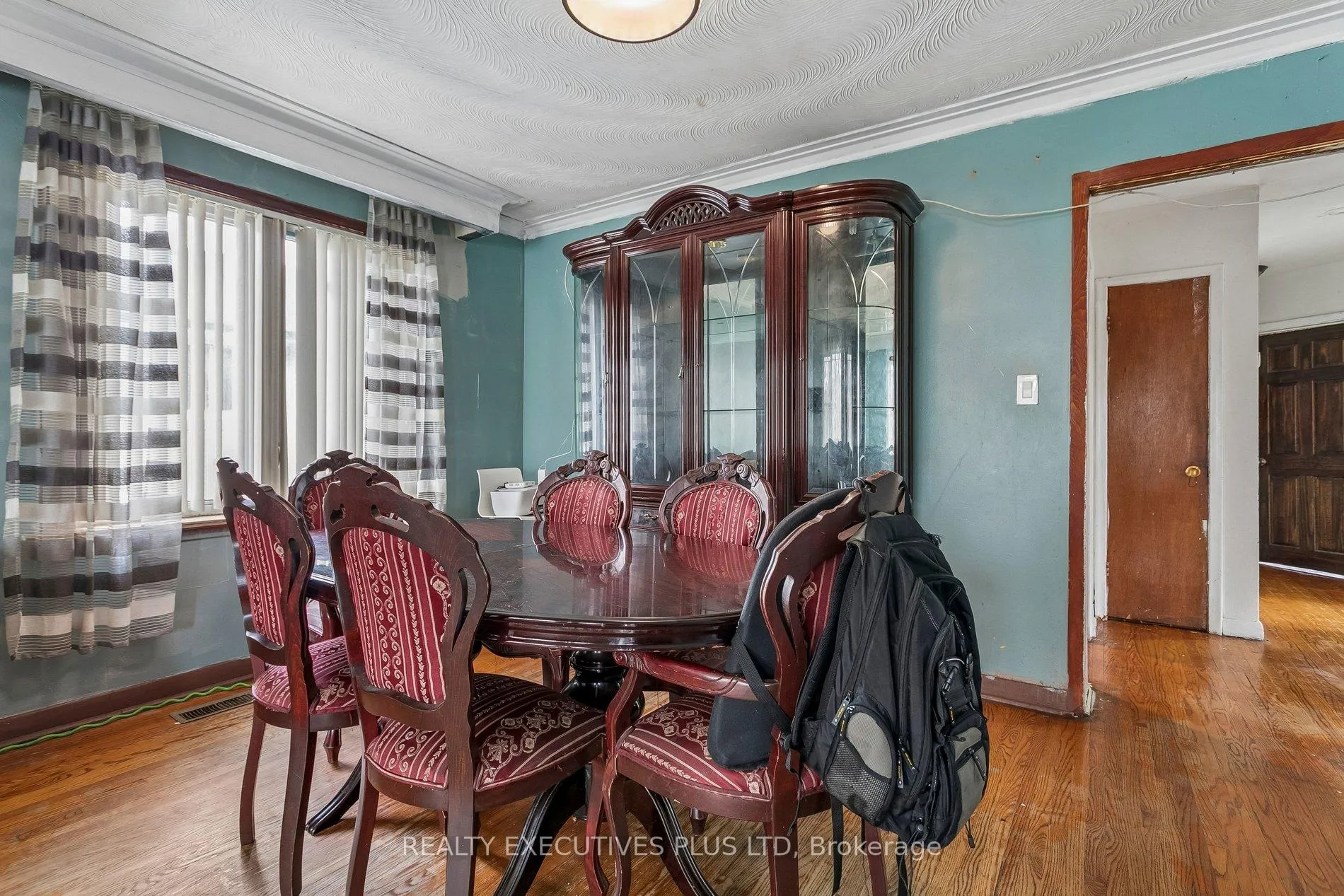 Photo 8 of 15 Dittmer Crescent, Etobicoke, West Humber-Clairville — HOMEH
