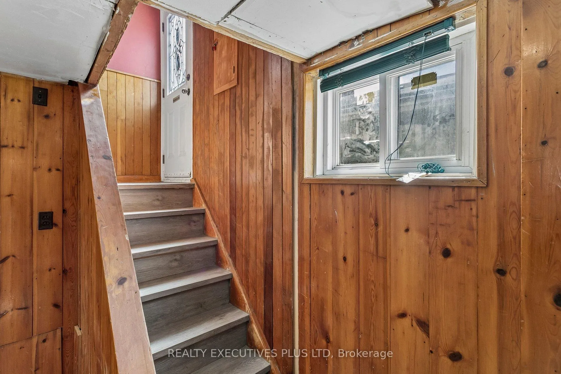 Photo 17 of 15 Dittmer Crescent, Etobicoke, West Humber-Clairville — HOMEH