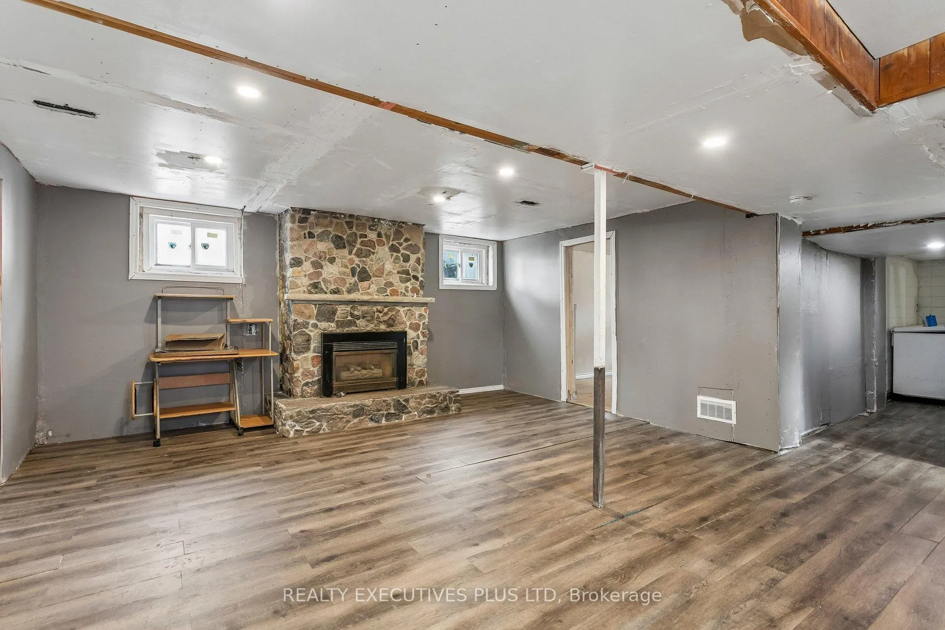 Photo 19 of 15 Dittmer Crescent, Etobicoke, West Humber-Clairville — HOMEH