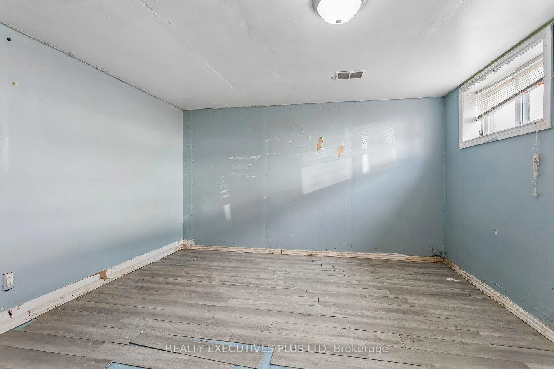 Photo 24 of 15 Dittmer Crescent, Etobicoke, West Humber-Clairville — HOMEH