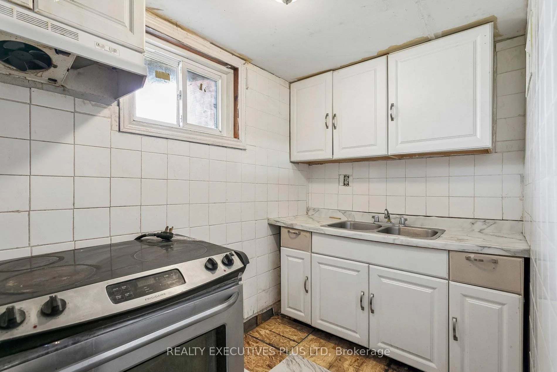 Photo 30 of 15 Dittmer Crescent, Etobicoke, West Humber-Clairville — HOMEH
