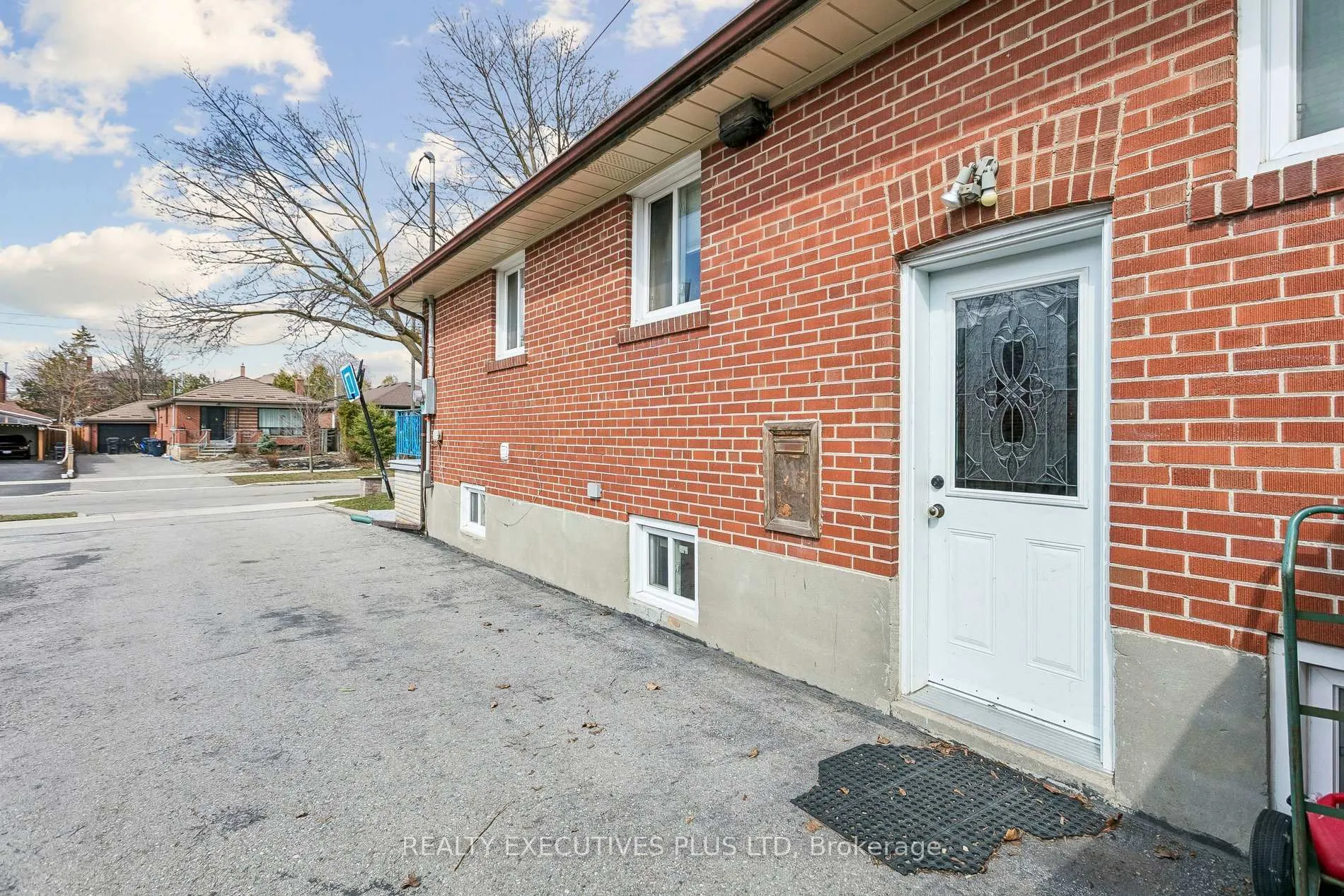 Photo 31 of 15 Dittmer Crescent, Etobicoke, West Humber-Clairville — HOMEH