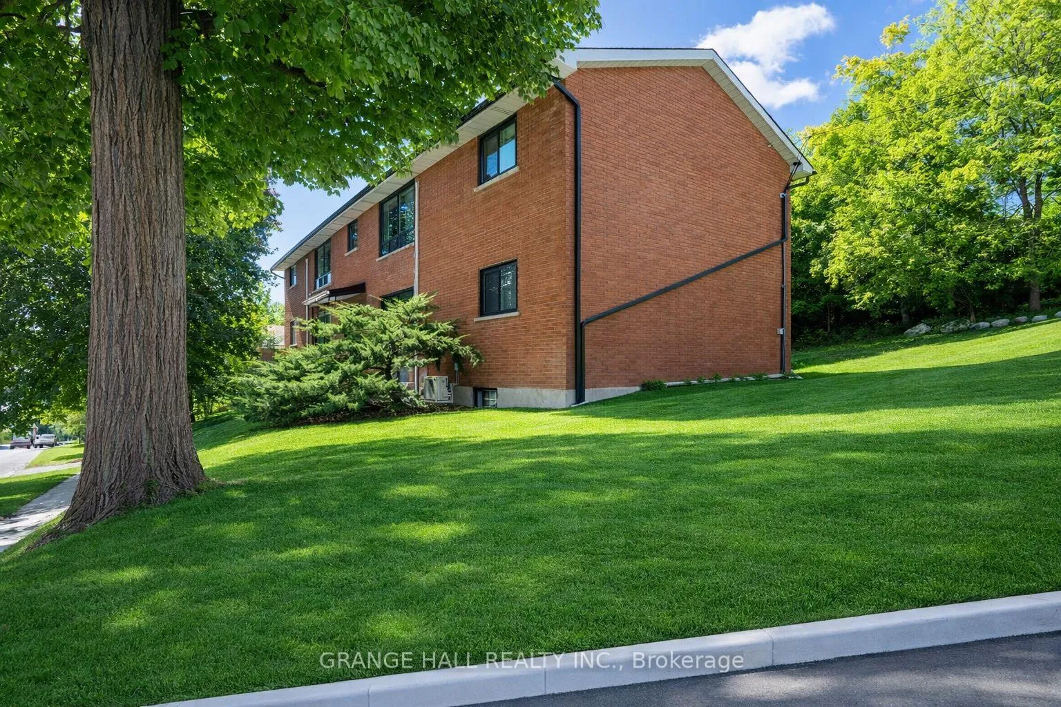 Photo 2 of 235 Canice Street, Orillia — HOMEH