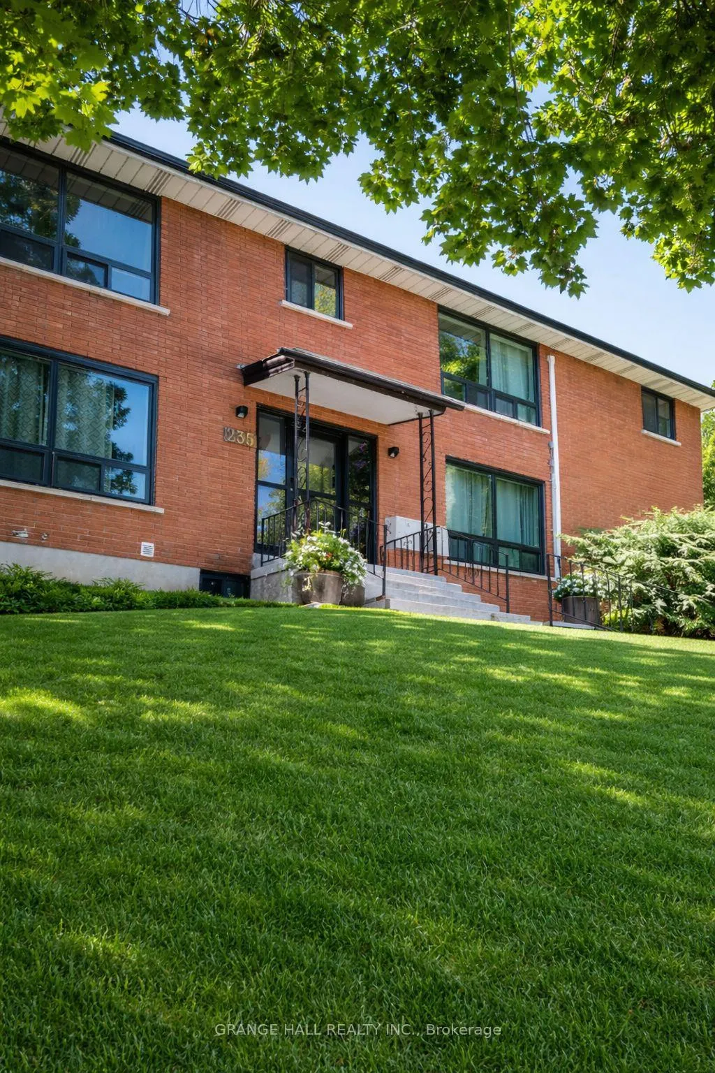 Photo 3 of 235 Canice Street, Orillia — HOMEH