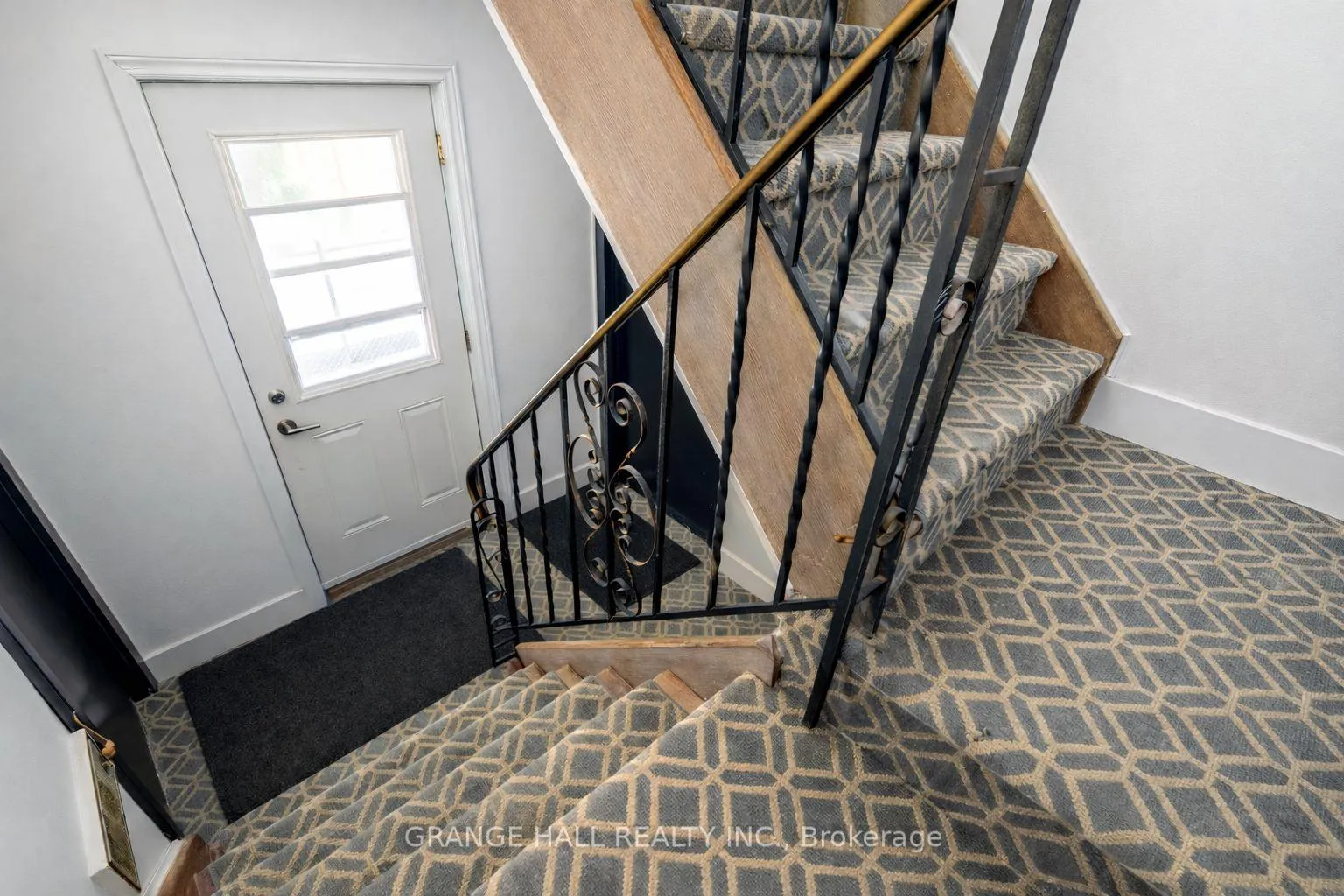 Photo 5 of 235 Canice Street, Orillia — HOMEH