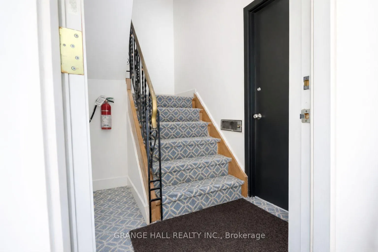 Photo 6 of 235 Canice Street, Orillia — HOMEH