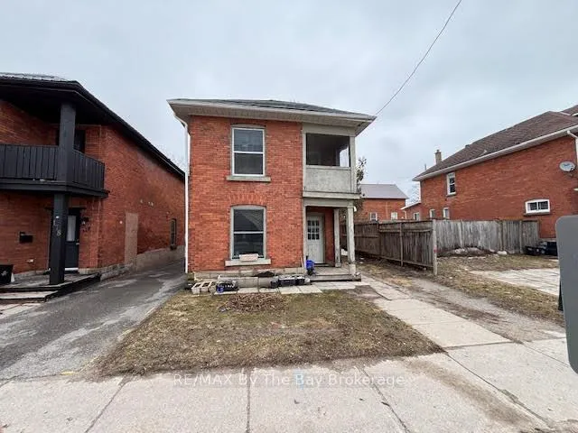 Front of 176 Mississaga Street W