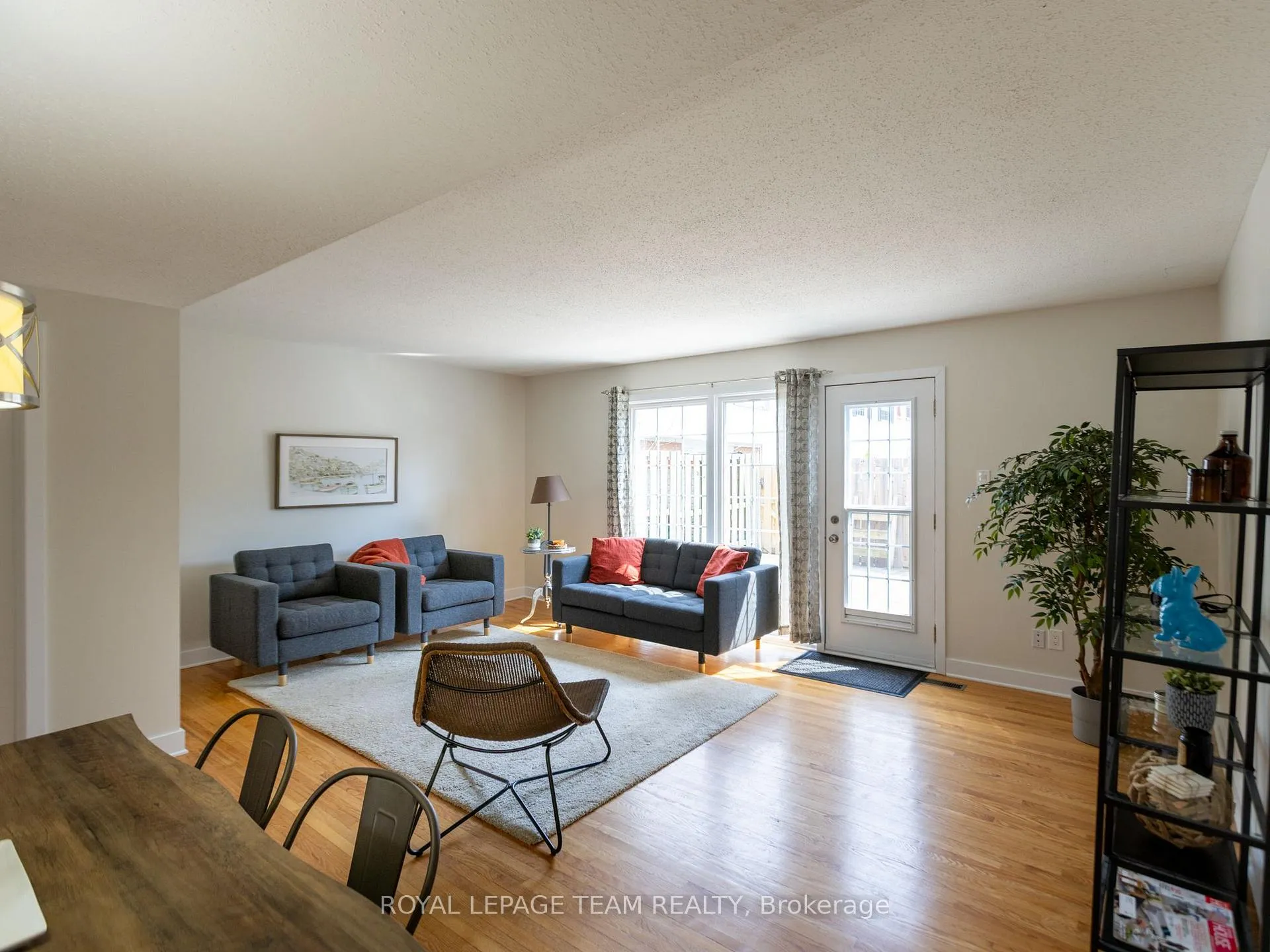 Photo 3 of 71 Monterey Drive, Ottawa, Leslie Park — HOMEH