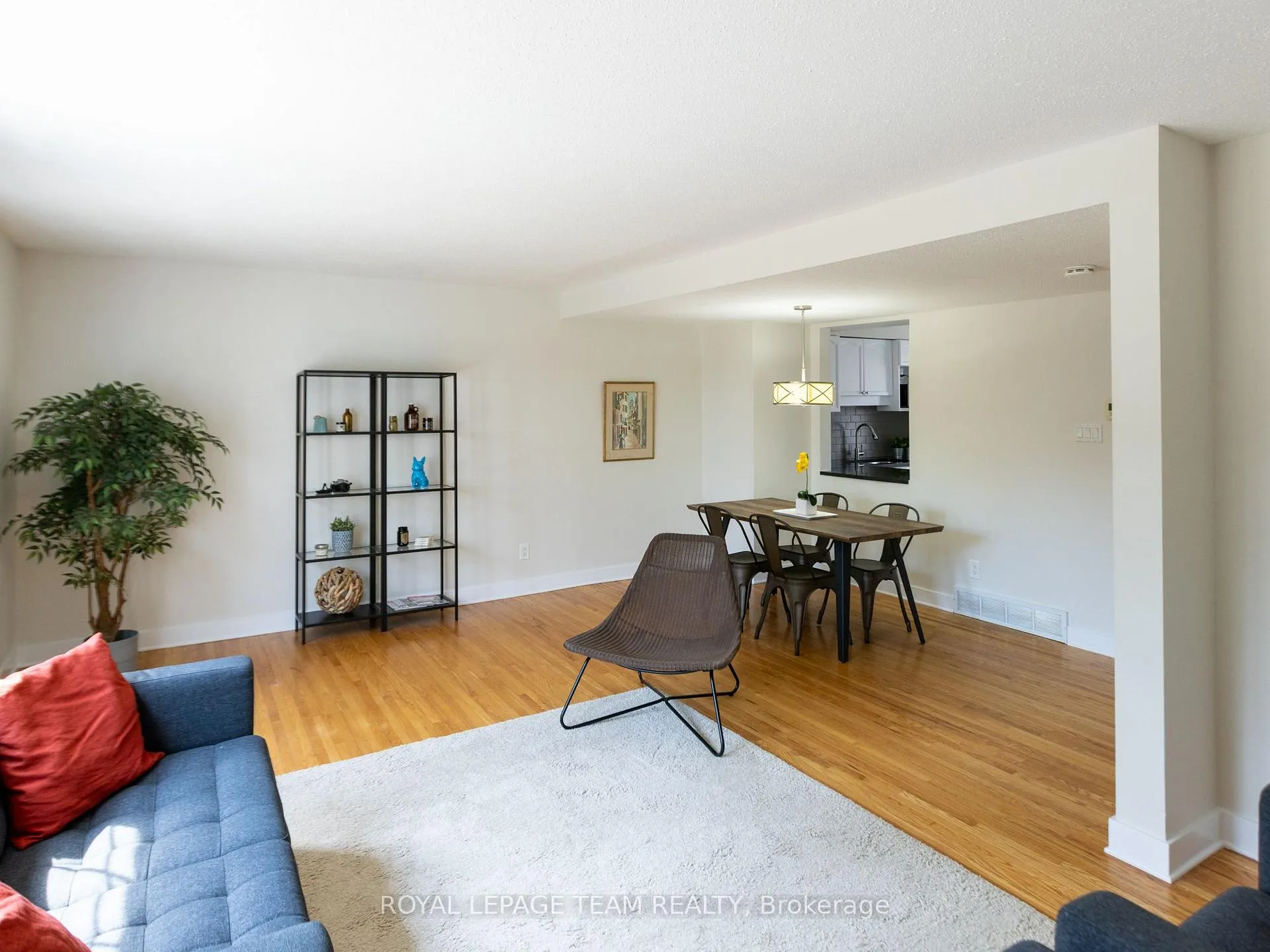 Photo 5 of 71 Monterey Drive, Ottawa, Leslie Park — HOMEH
