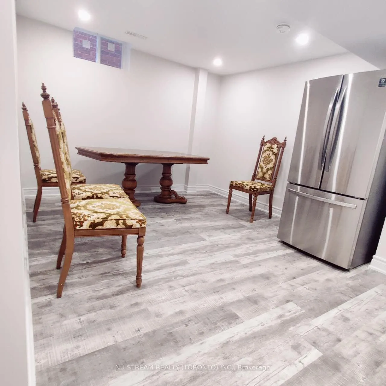 Photo 2 of 217 Badessa Circle, Vaughan, Brownridge — HOMEH