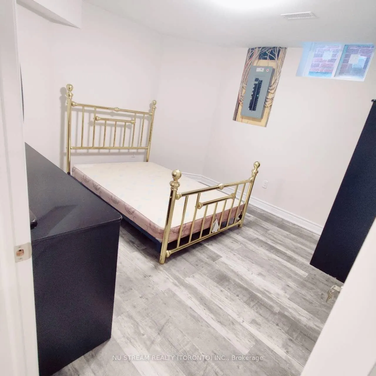 Photo 5 of 217 Badessa Circle, Vaughan, Brownridge — HOMEH