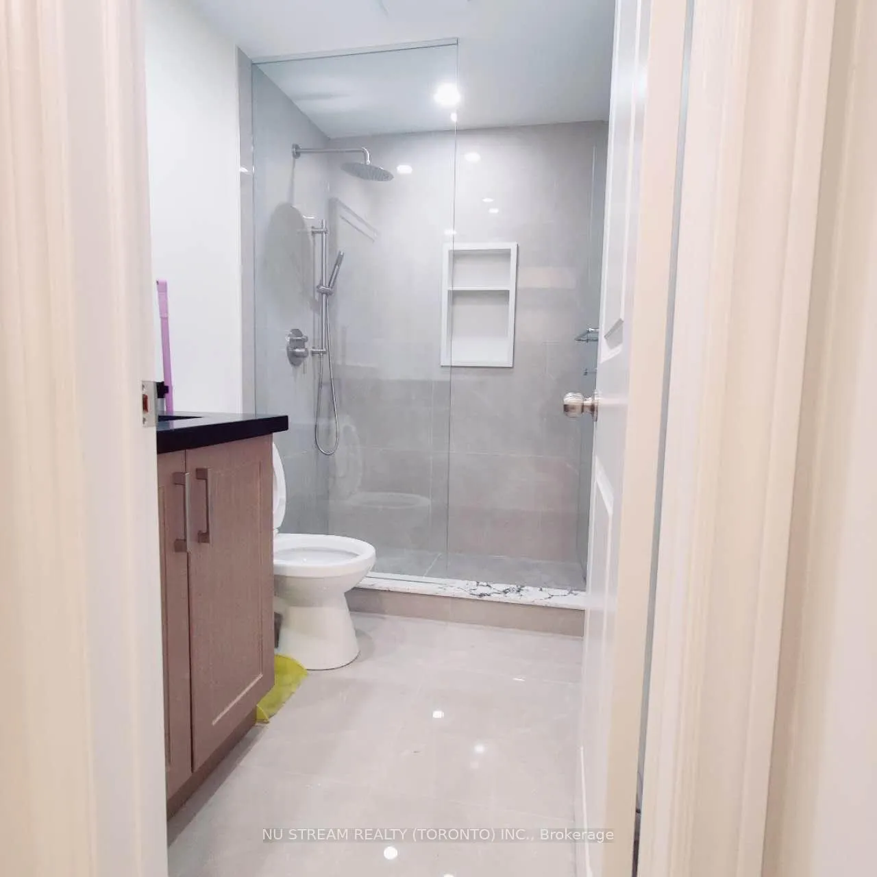 Photo 6 of 217 Badessa Circle, Vaughan, Brownridge — HOMEH