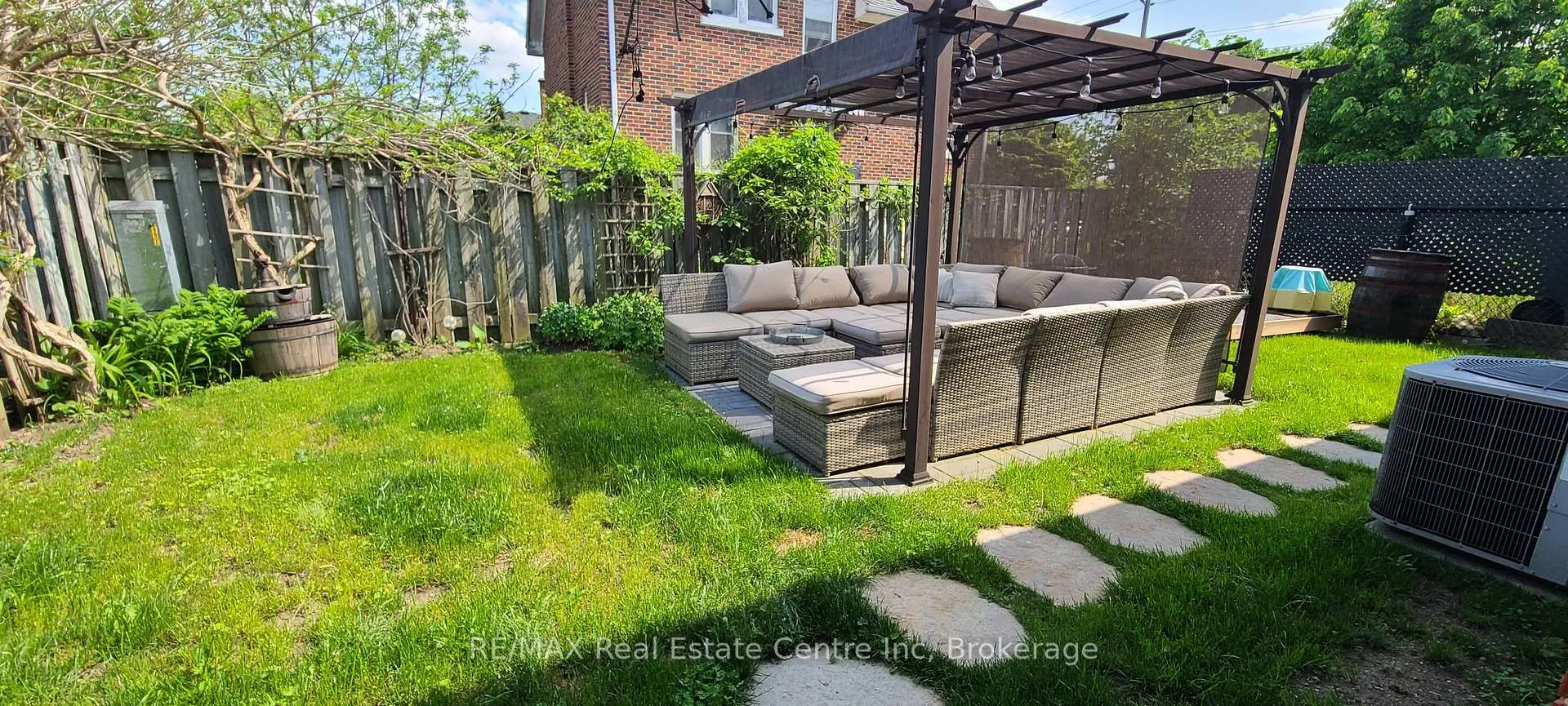 Photo 8 of 91 Victora Road N, Guelph, St. George's — HOMEH