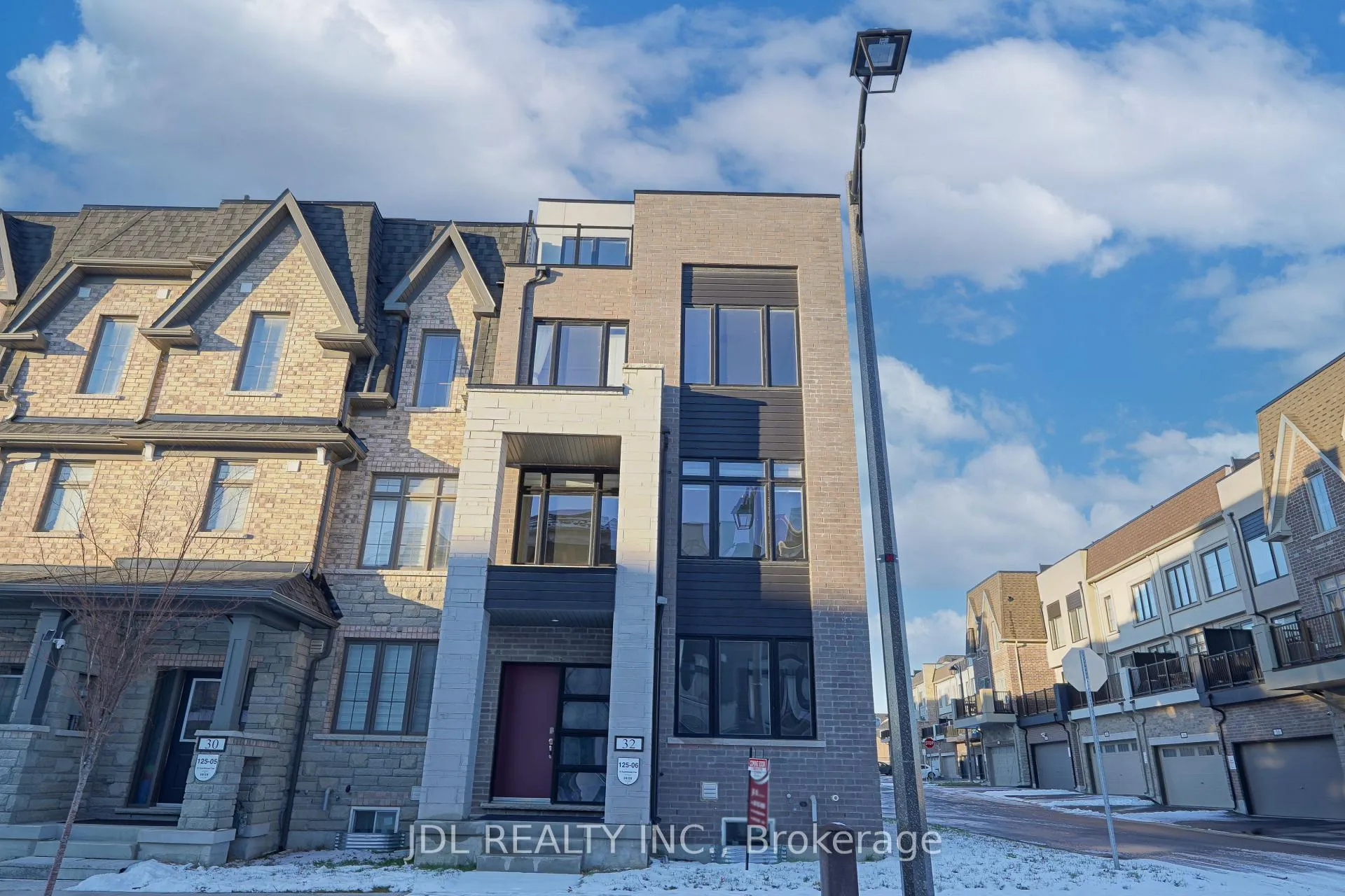 Photo 2 of 32 Guardhouse Crescent, Markham, Angus Glen — HOMEH
