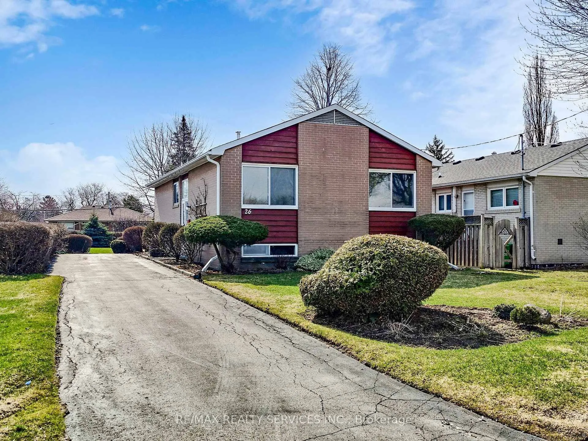 Photo 1 of 26 Carlyle Crescent, Brampton, Brampton East — HOMEH