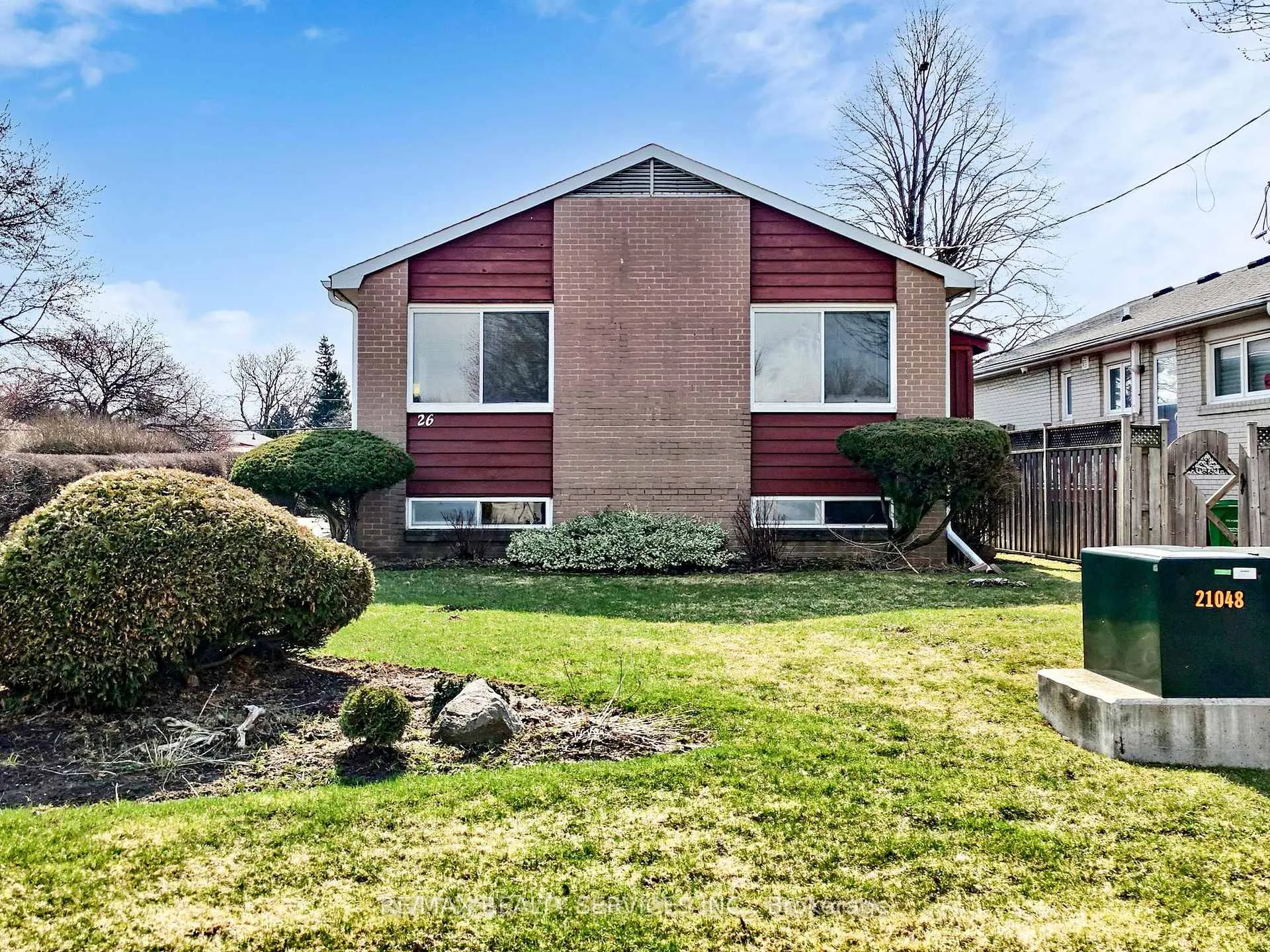 Photo 2 of 26 Carlyle Crescent, Brampton, Brampton East — HOMEH