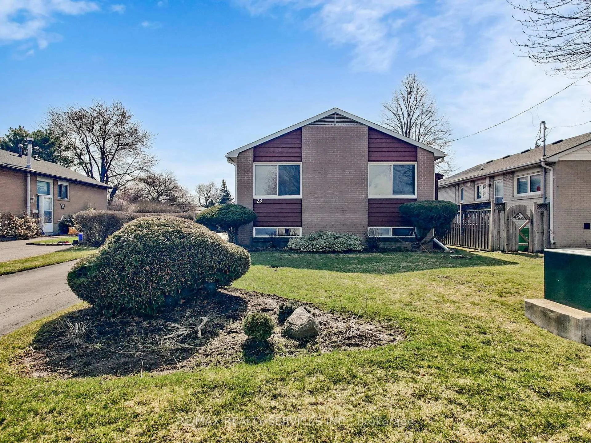 Photo 3 of 26 Carlyle Crescent, Brampton, Brampton East — HOMEH