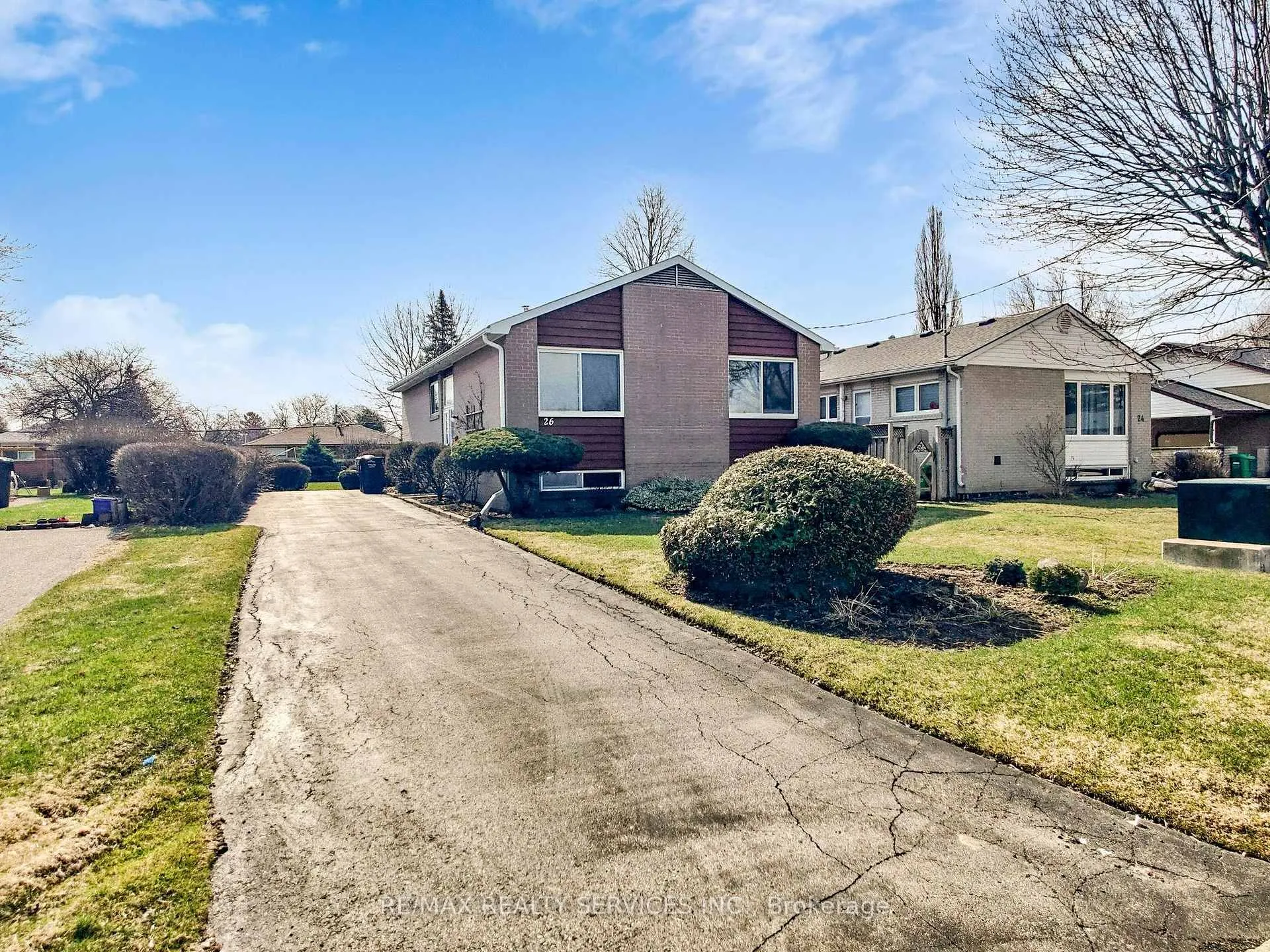 Photo 4 of 26 Carlyle Crescent, Brampton, Brampton East — HOMEH
