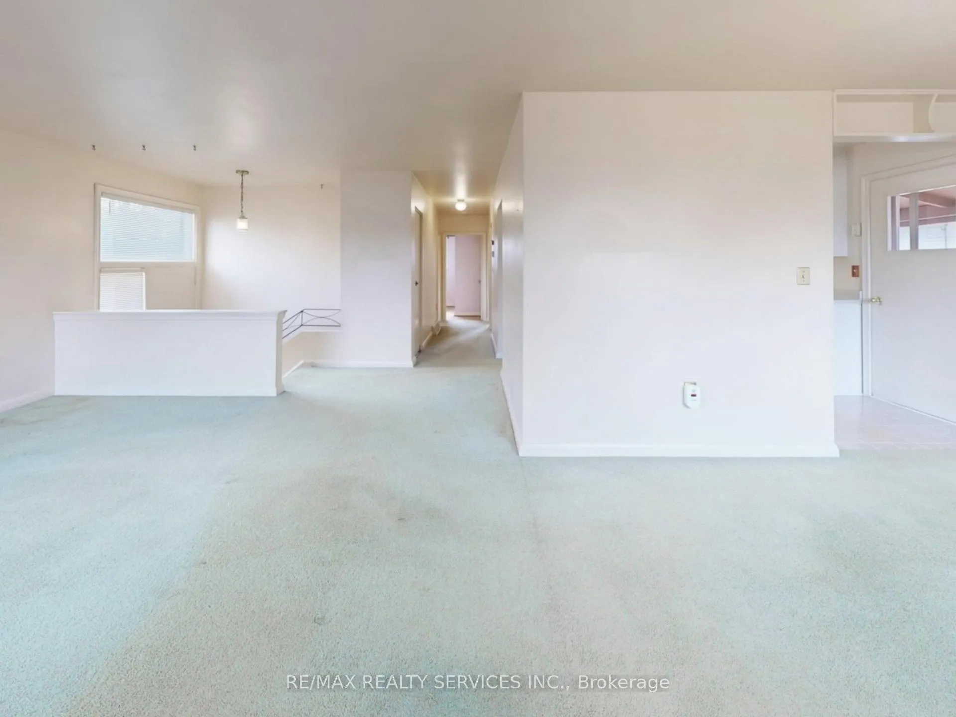 Photo 10 of 26 Carlyle Crescent, Brampton, Brampton East — HOMEH