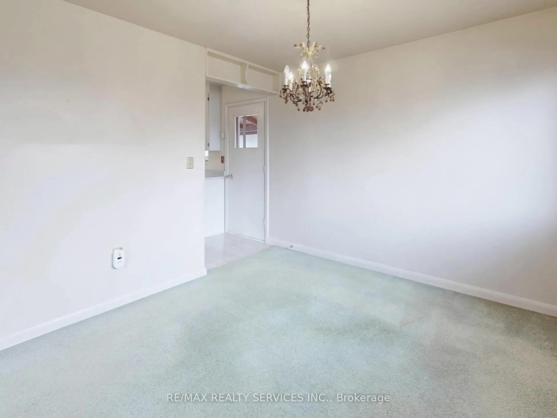 Photo 11 of 26 Carlyle Crescent, Brampton, Brampton East — HOMEH