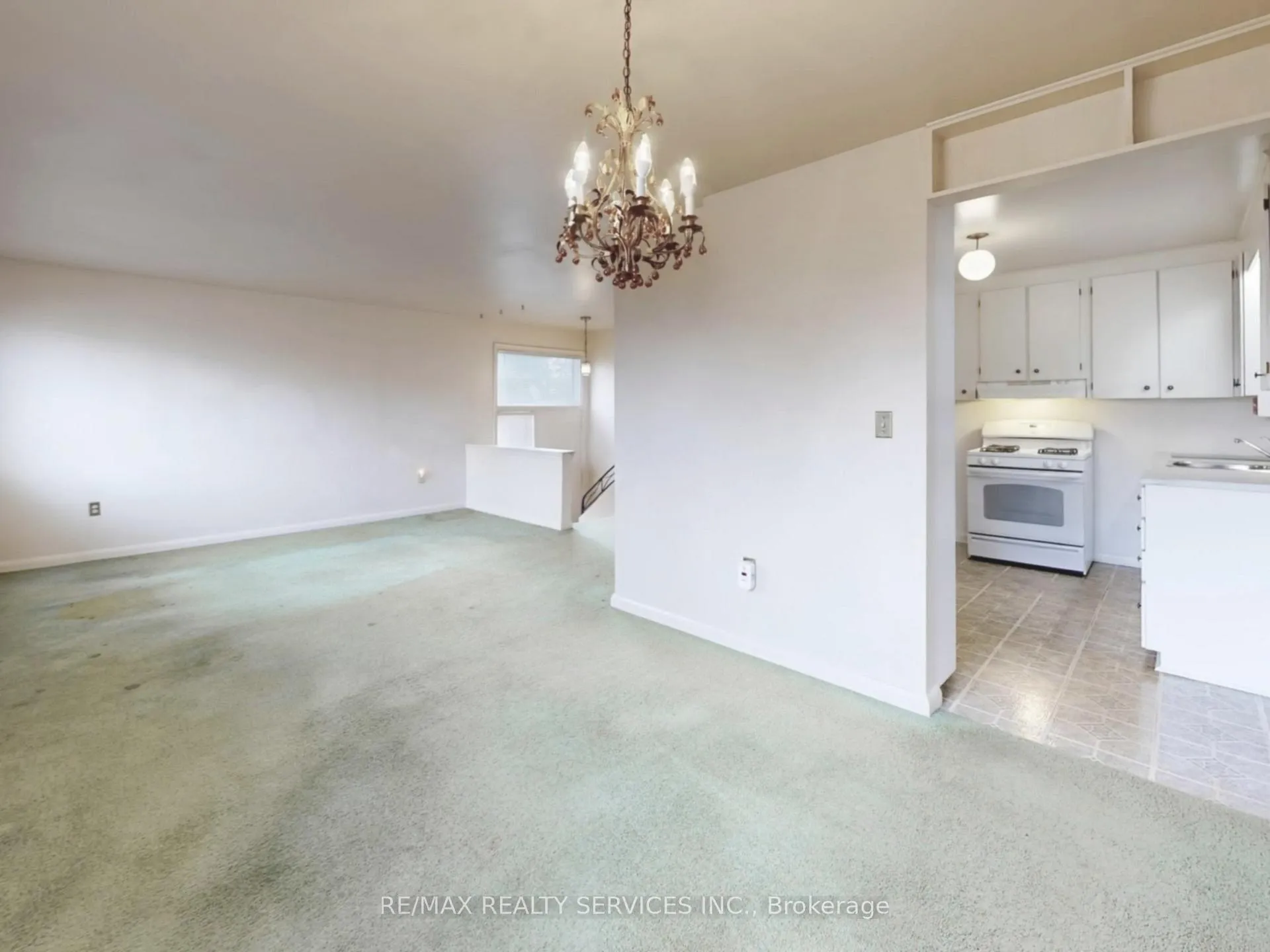Photo 14 of 26 Carlyle Crescent, Brampton, Brampton East — HOMEH
