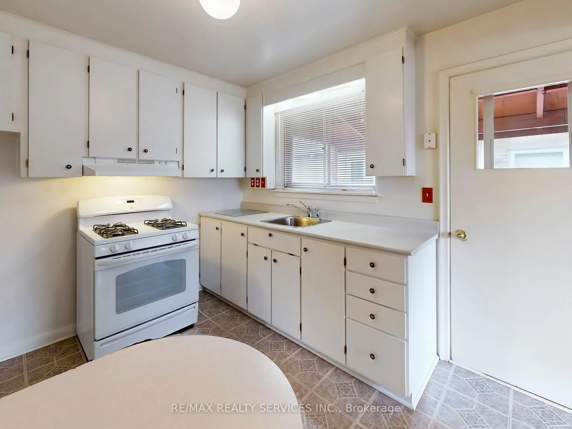 Photo 15 of 26 Carlyle Crescent, Brampton, Brampton East — HOMEH