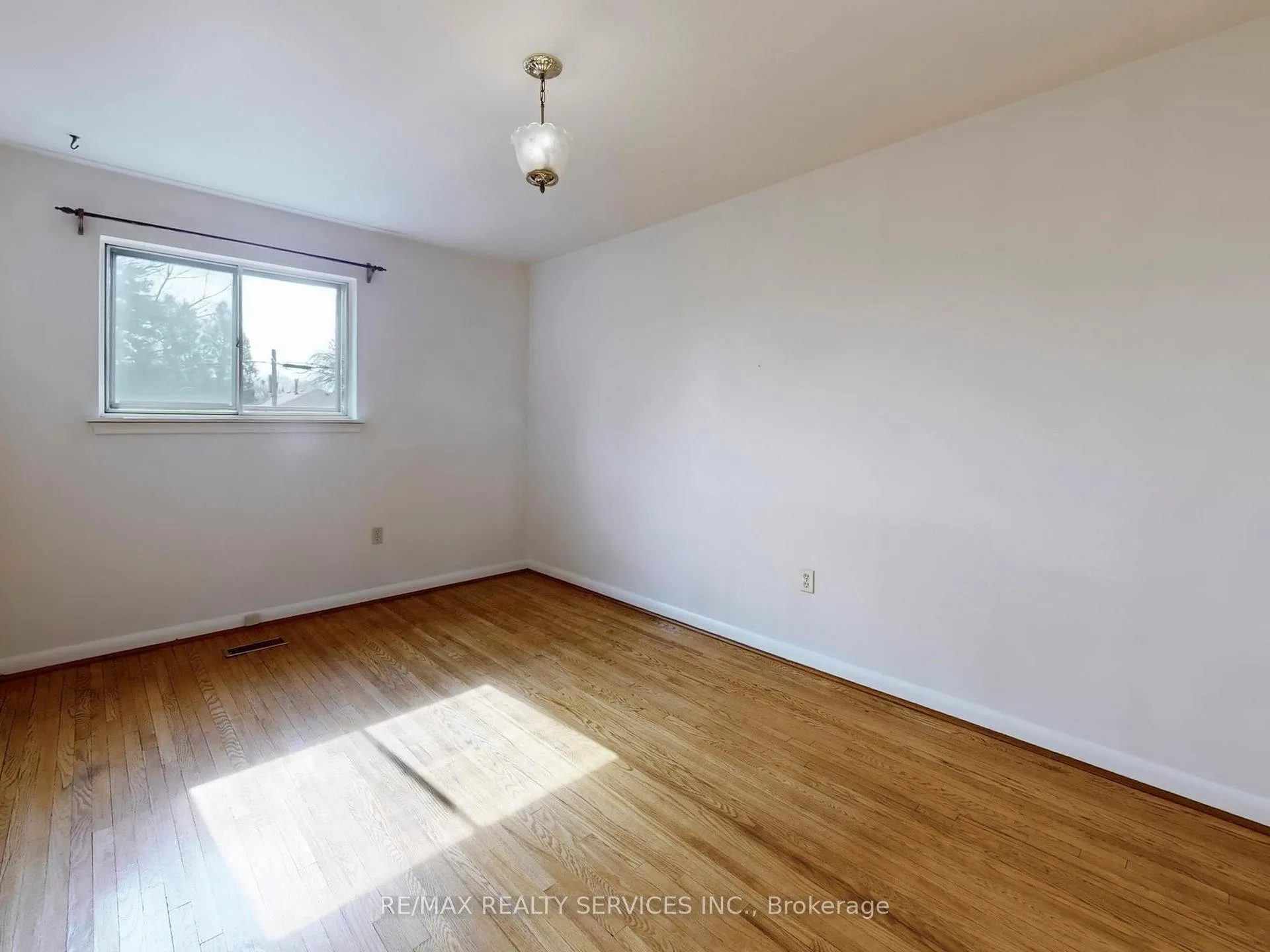 Photo 21 of 26 Carlyle Crescent, Brampton, Brampton East — HOMEH