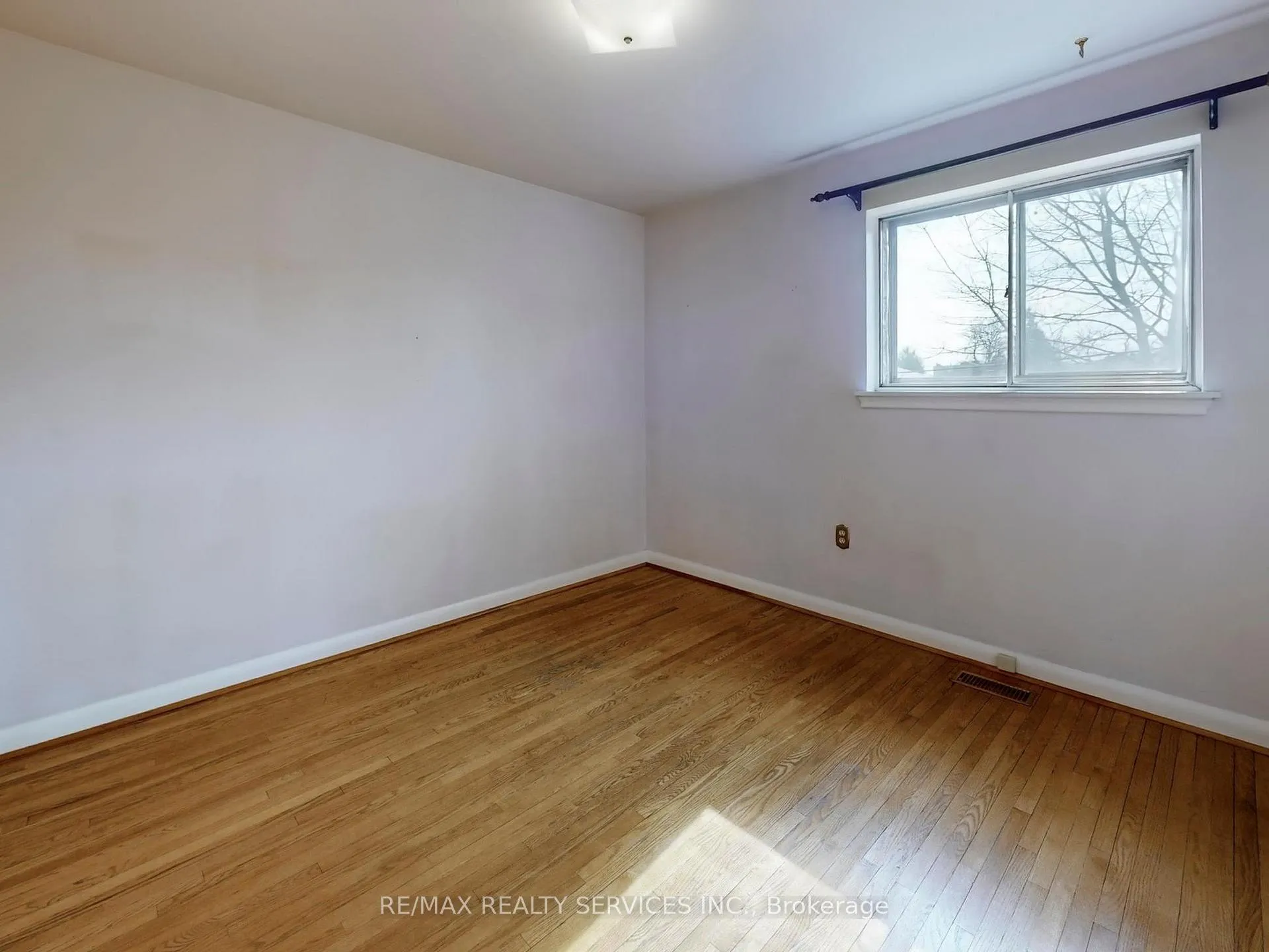 Photo 28 of 26 Carlyle Crescent, Brampton, Brampton East — HOMEH