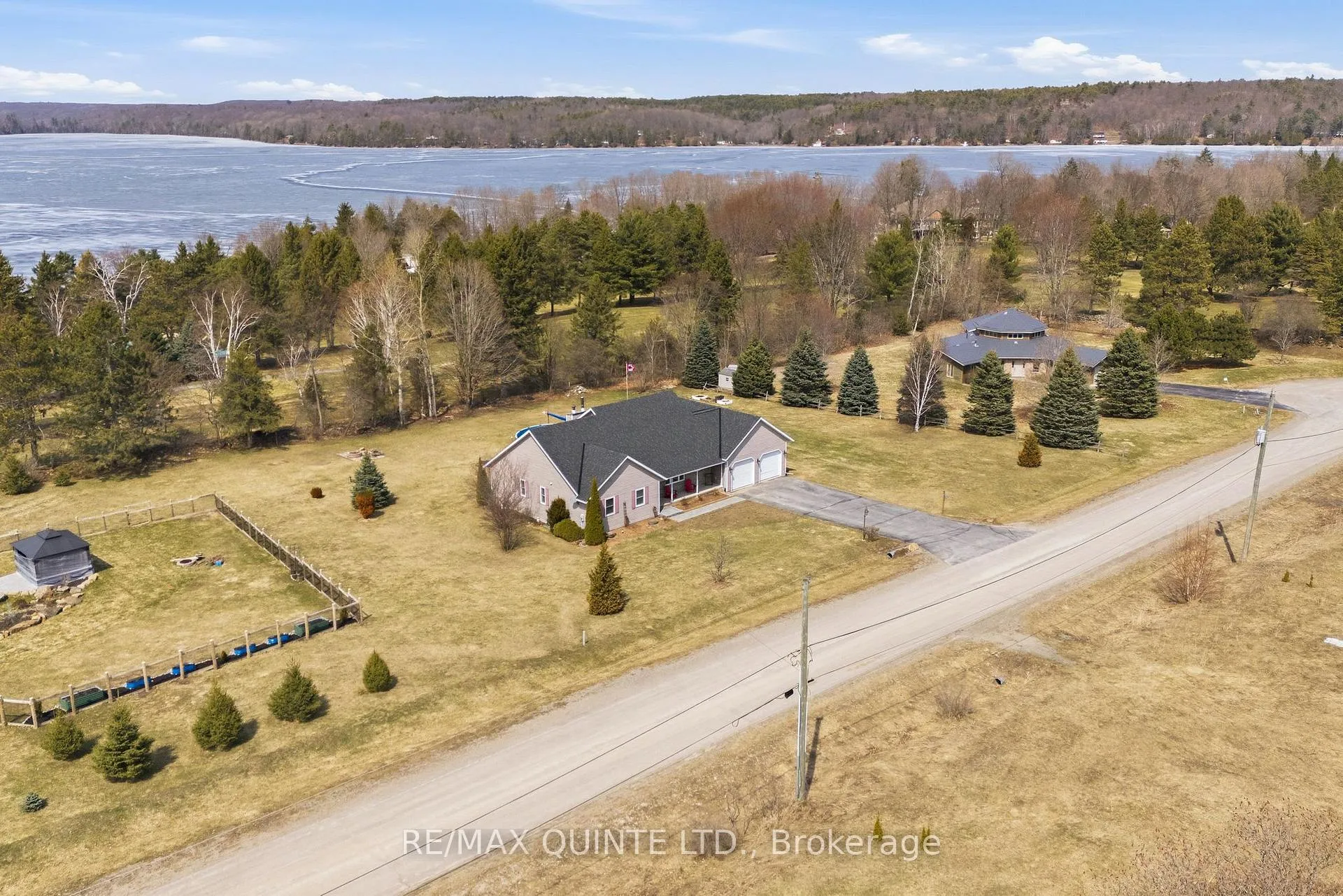 Photo 1 of 19 St Andrews Lane Drive, Rideau Lakes, Rideau Lakes (North Crosby) Twp — HOMEH