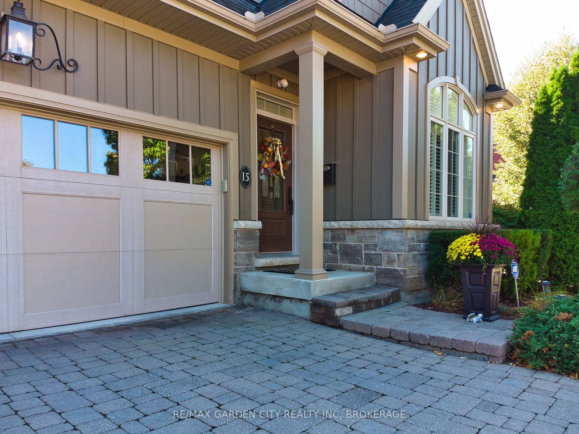 Photo 2 of Unit 15, 215 Vansickle Road, St. Catharines, Rykert/Vansickle — HOMEH
