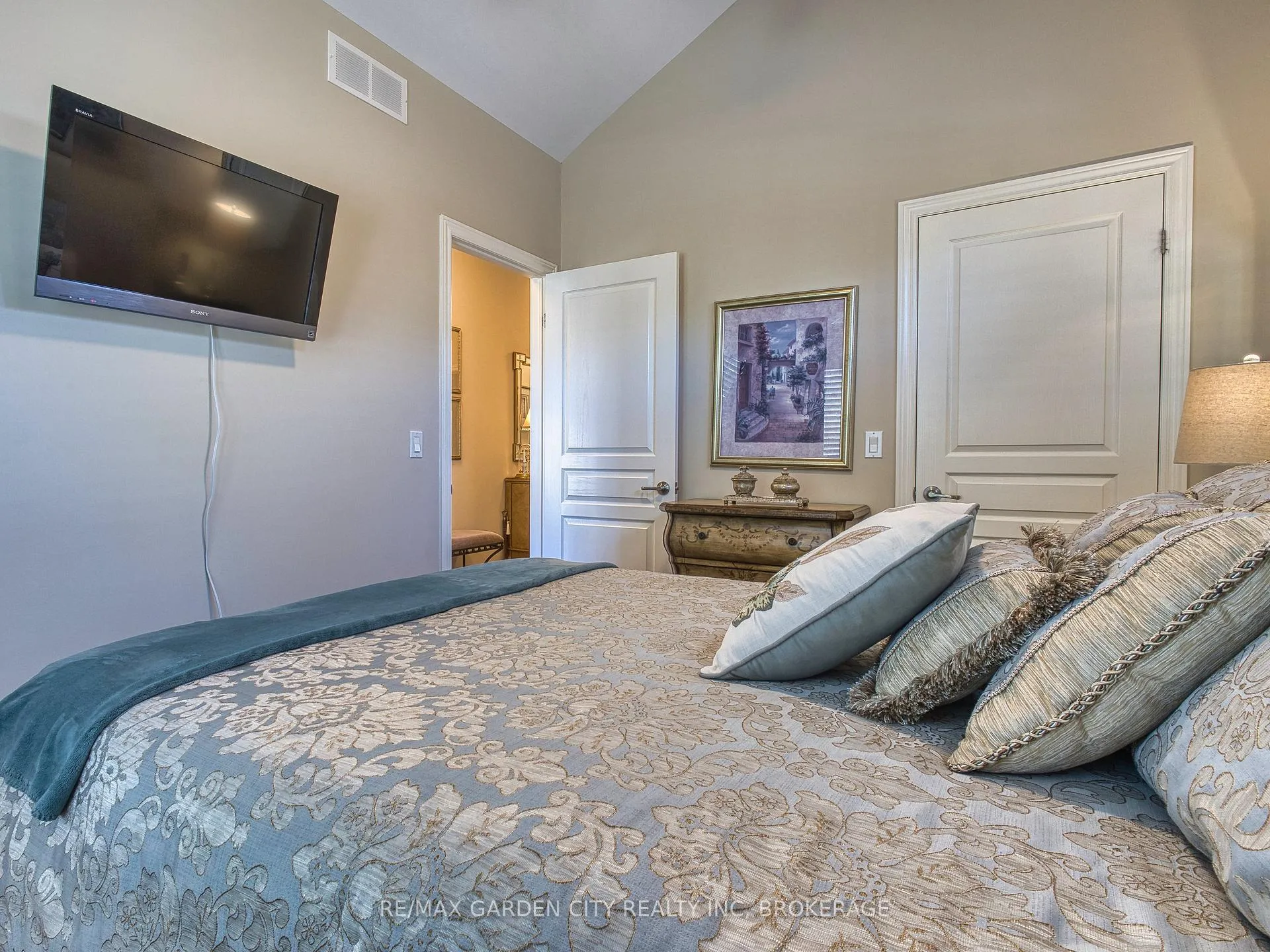 Photo 6 of Unit 15, 215 Vansickle Road, St. Catharines, Rykert/Vansickle — HOMEH