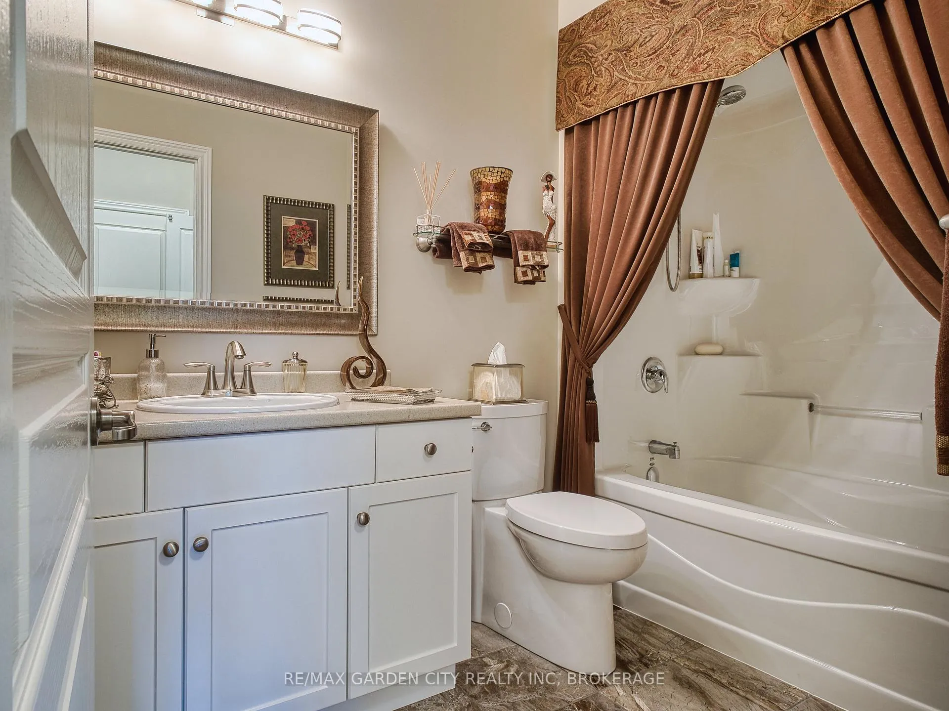 Photo 16 of Unit 15, 215 Vansickle Road, St. Catharines, Rykert/Vansickle — HOMEH