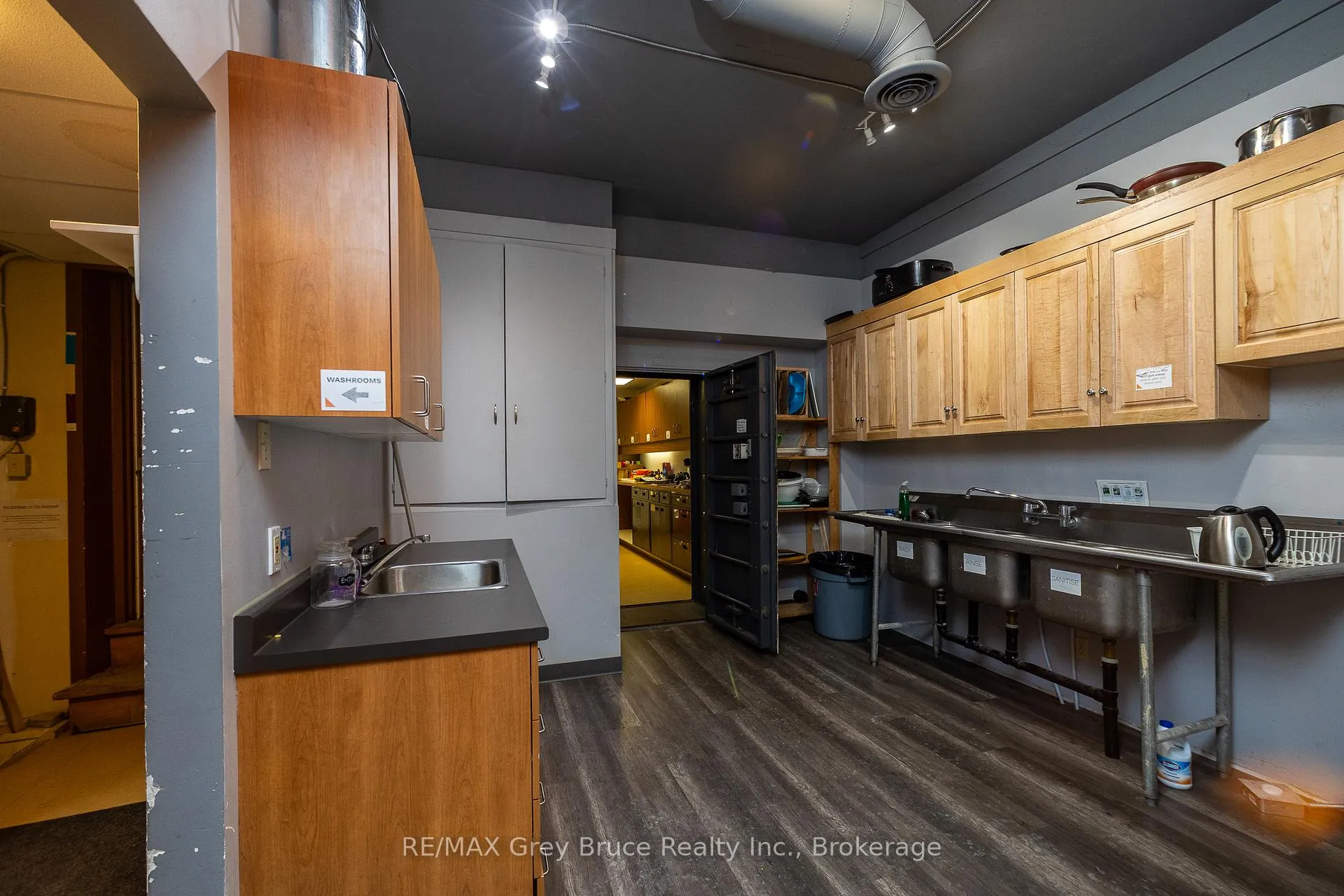 Photo 18 of 827 2nd Avenue E, Owen Sound — HOMEH