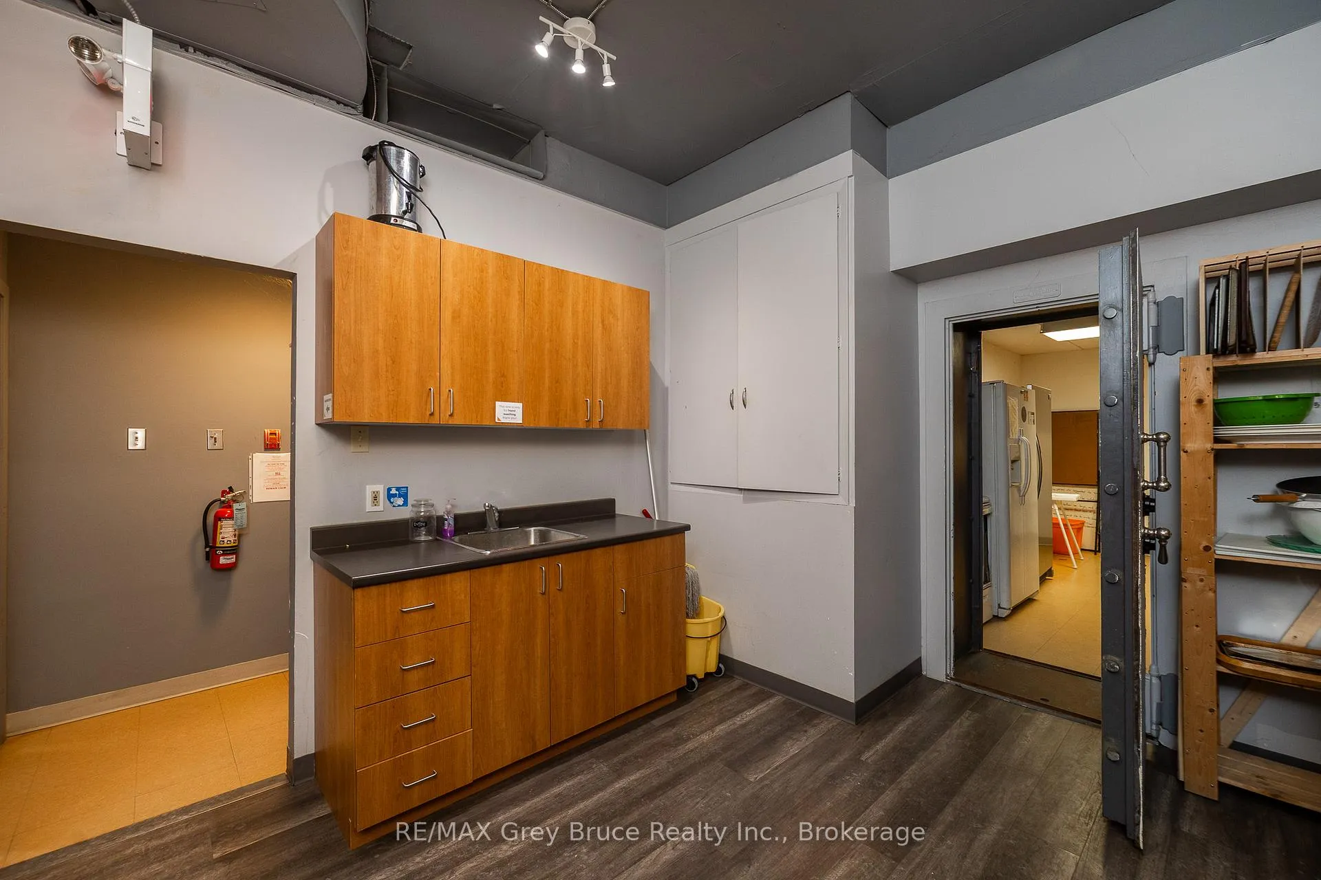 Photo 23 of 827 2nd Avenue E, Owen Sound — HOMEH
