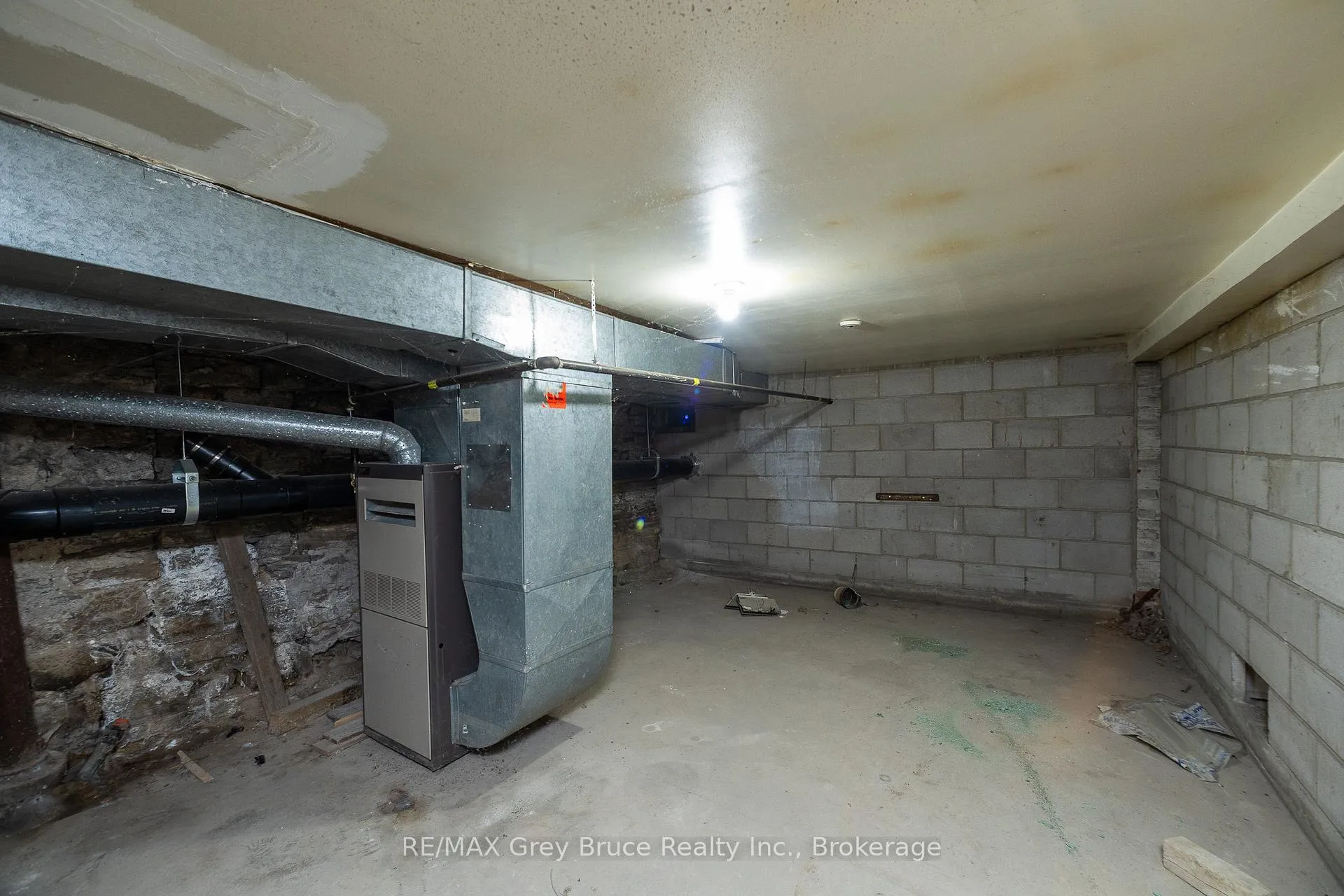 Photo 30 of 827 2nd Avenue E, Owen Sound — HOMEH