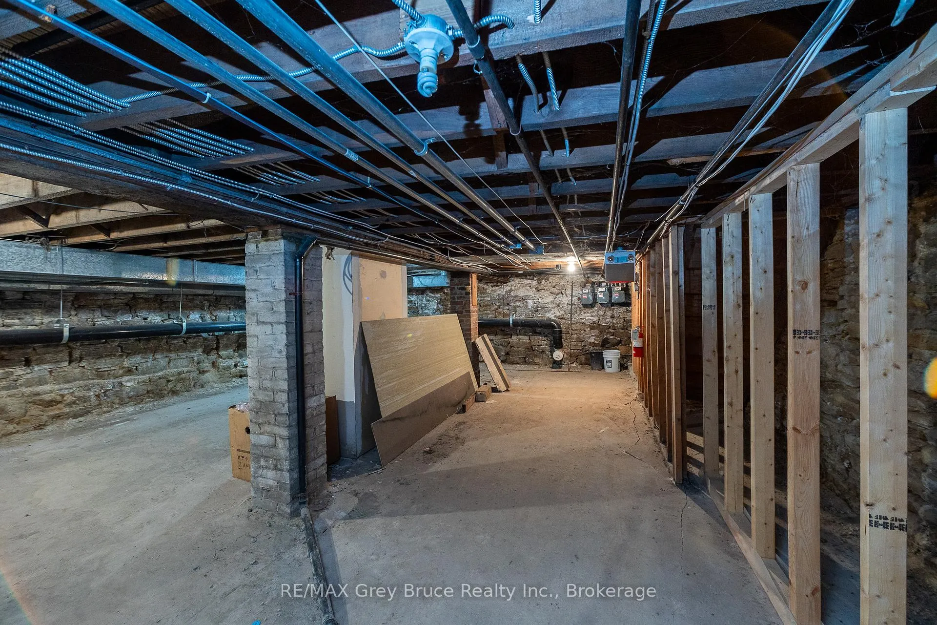 Photo 31 of 827 2nd Avenue E, Owen Sound — HOMEH