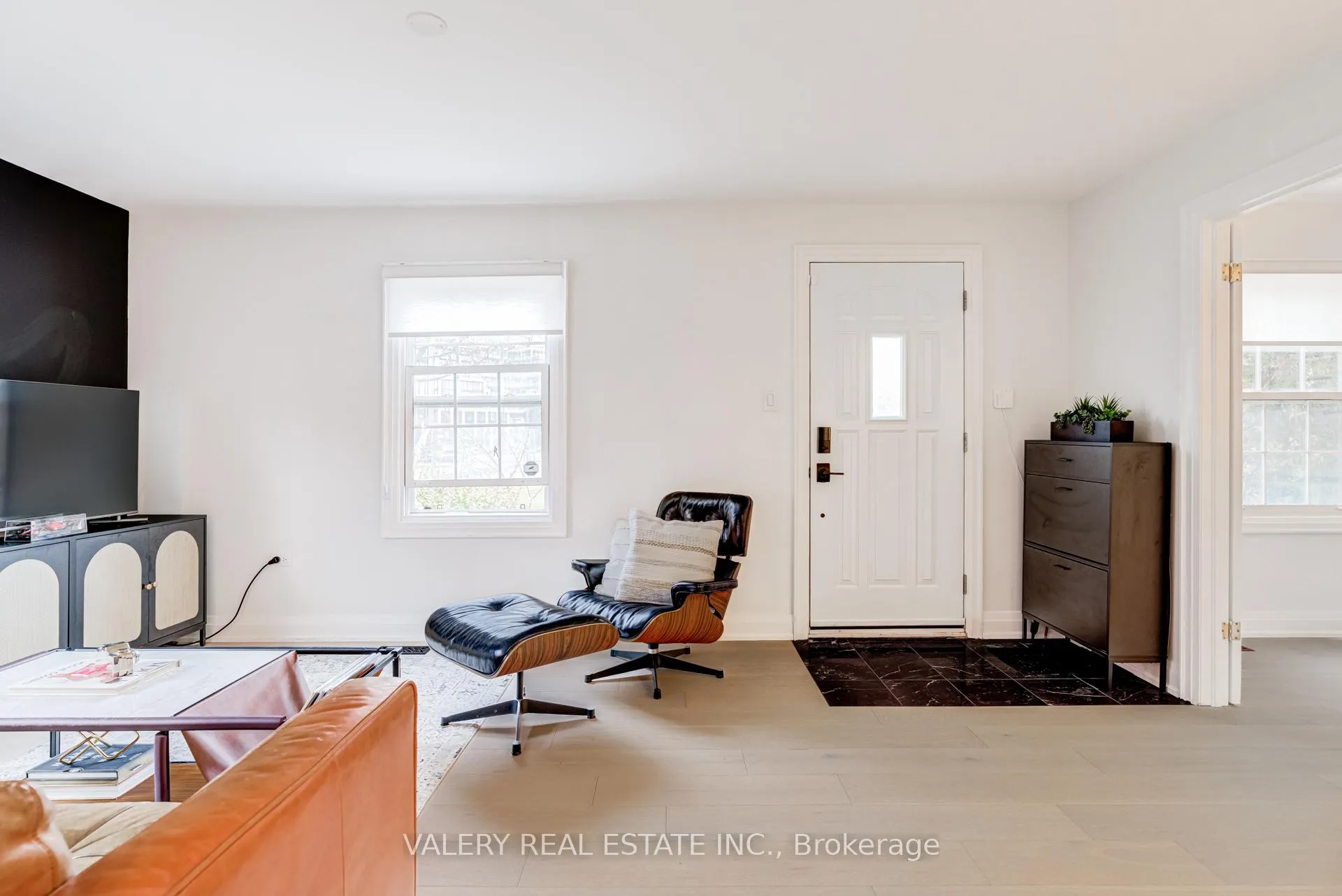 Photo 9 of 21 Avon Park Drive, Etobicoke, Stonegate-Queensway — HOMEH
