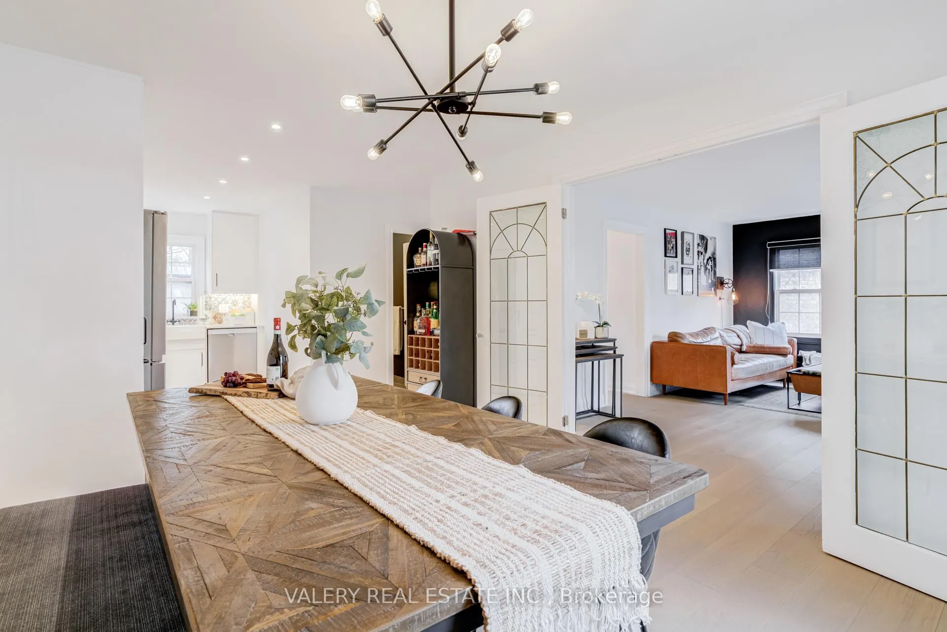 Photo 14 of 21 Avon Park Drive, Etobicoke, Stonegate-Queensway — HOMEH