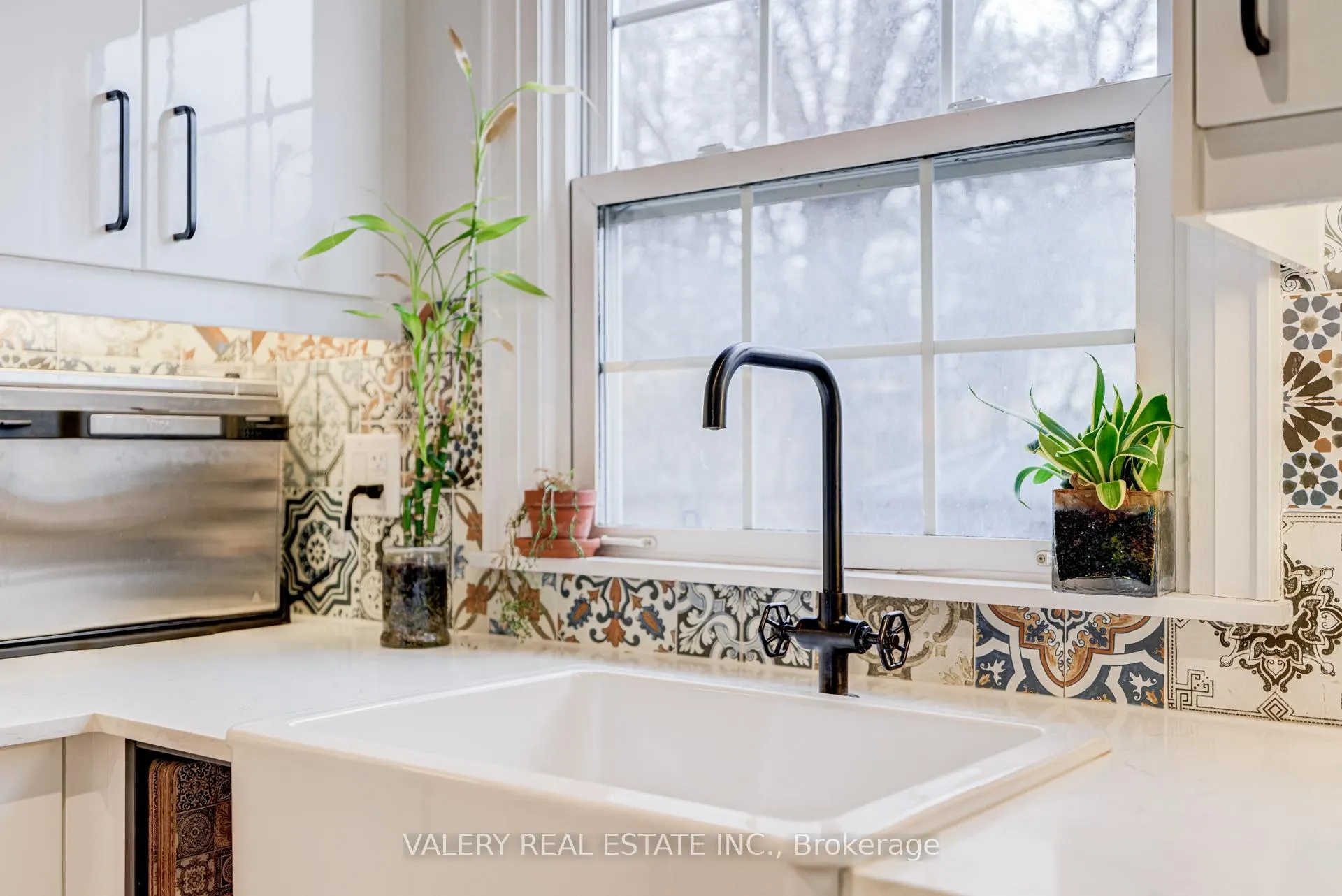 Photo 19 of 21 Avon Park Drive, Etobicoke, Stonegate-Queensway — HOMEH