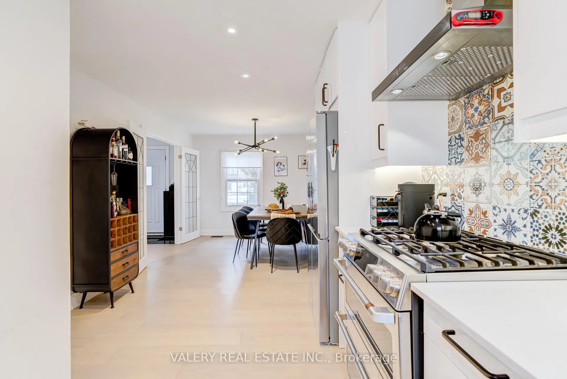 Photo 20 of 21 Avon Park Drive, Etobicoke, Stonegate-Queensway — HOMEH