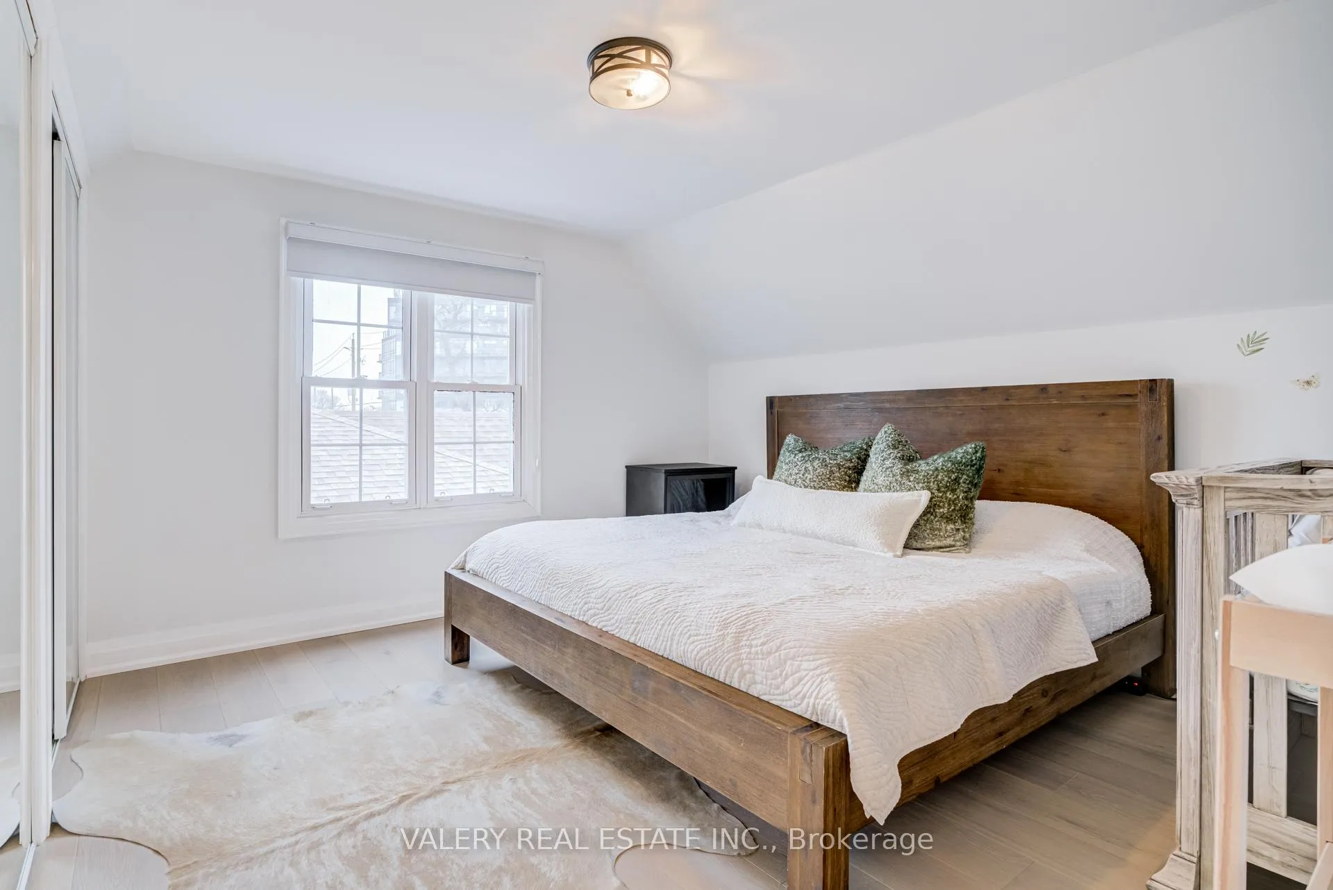 Photo 26 of 21 Avon Park Drive, Etobicoke, Stonegate-Queensway — HOMEH