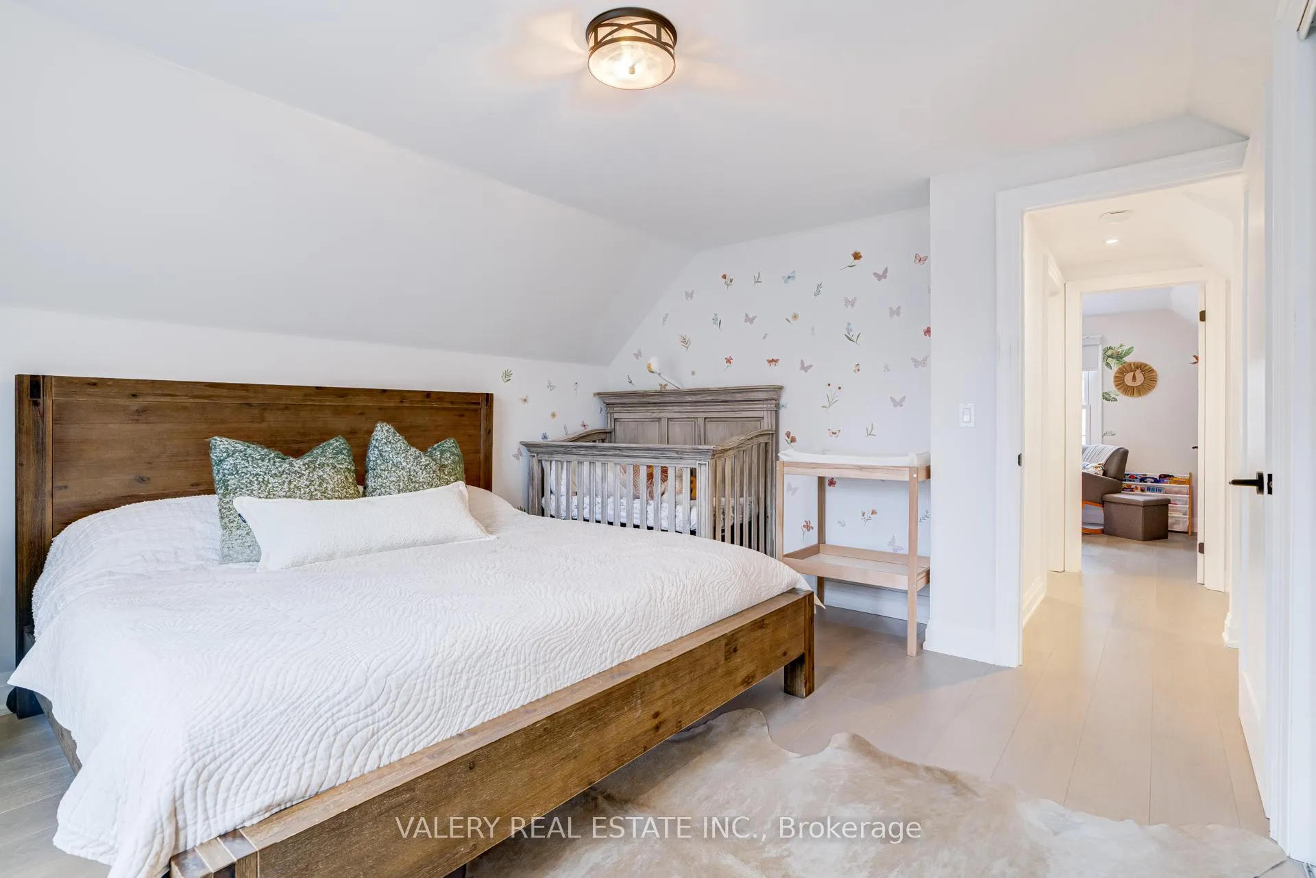 Photo 27 of 21 Avon Park Drive, Etobicoke, Stonegate-Queensway — HOMEH