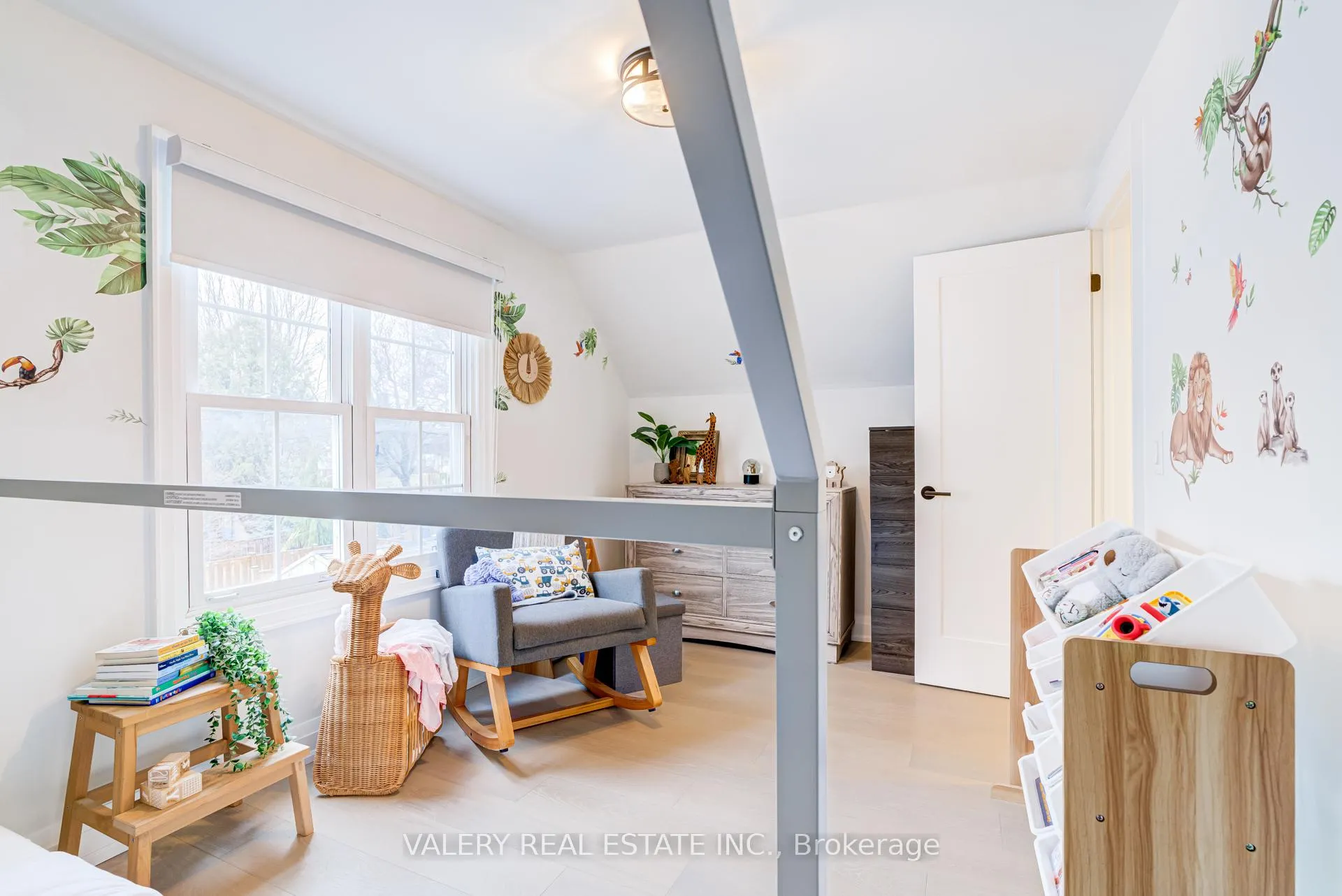 Photo 31 of 21 Avon Park Drive, Etobicoke, Stonegate-Queensway — HOMEH